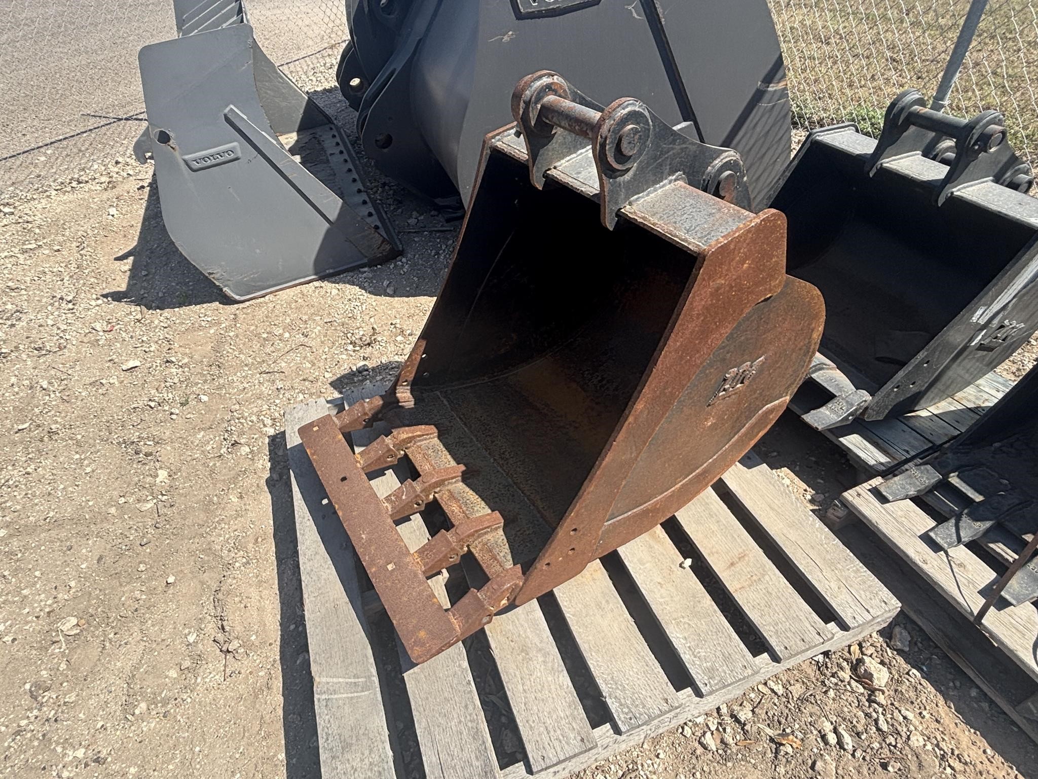 2023 Yanmar 30 in. FLAT BOTTOM BUCKET - YANMAR VIO100 EXCAVATOR