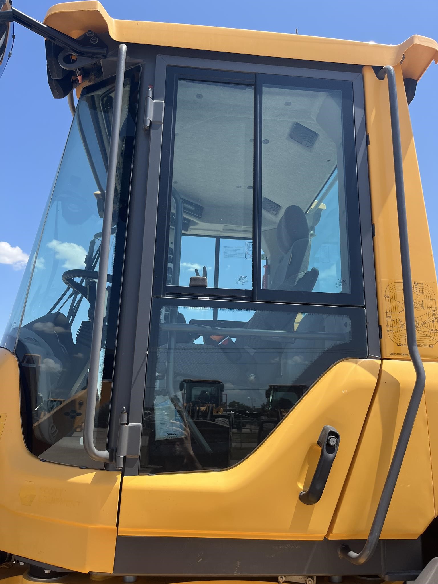 2023 Volvo L70H
