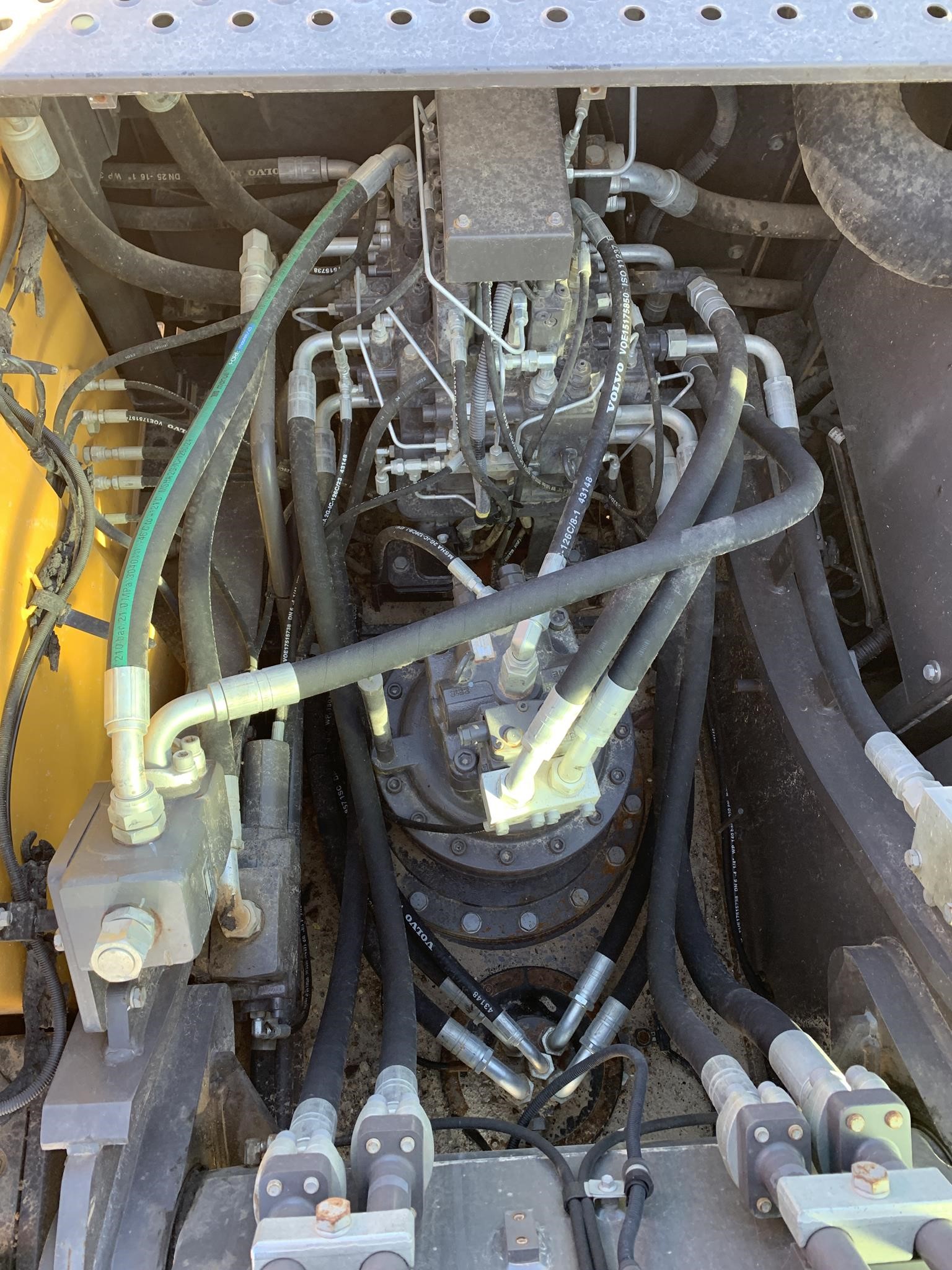 2022 Volvo EC250E LR