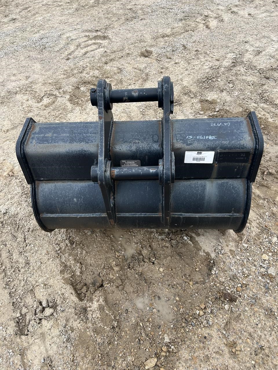 0 Yanmar 36 in. CLEAN-OUT BUCKET - YANMAR VIO55 EXCAVATOR