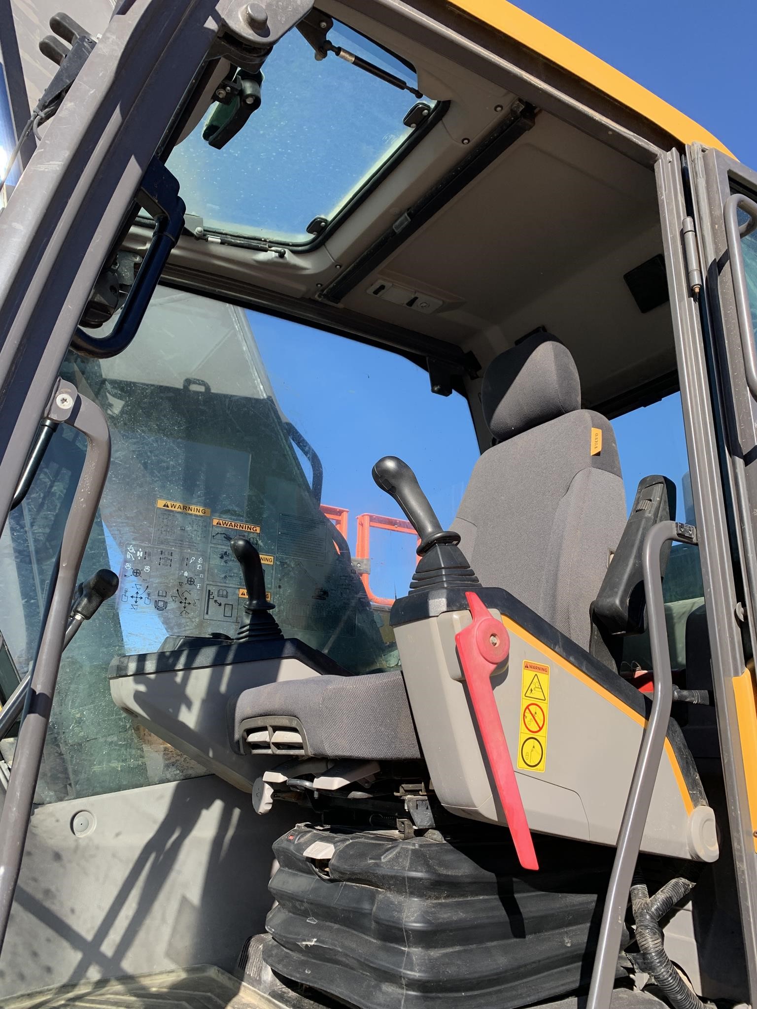 2022 Volvo EC250E LR