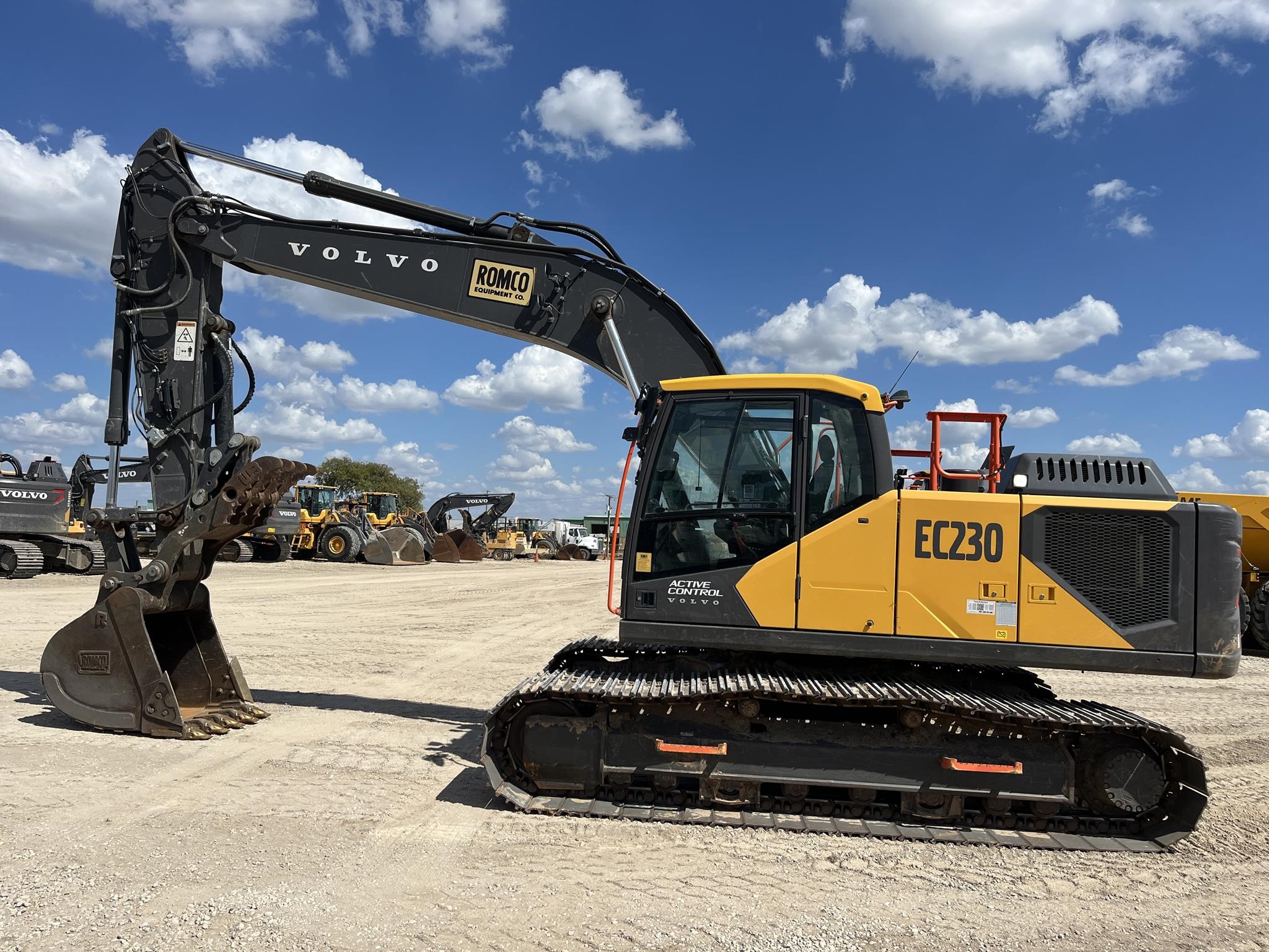 2024 Volvo EC230FL5