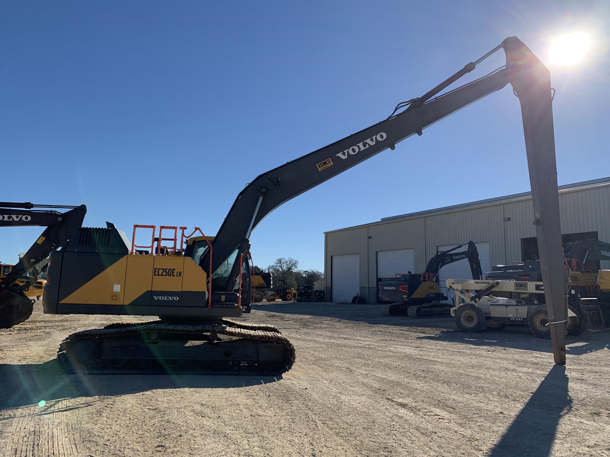2022 Volvo EC250E LR