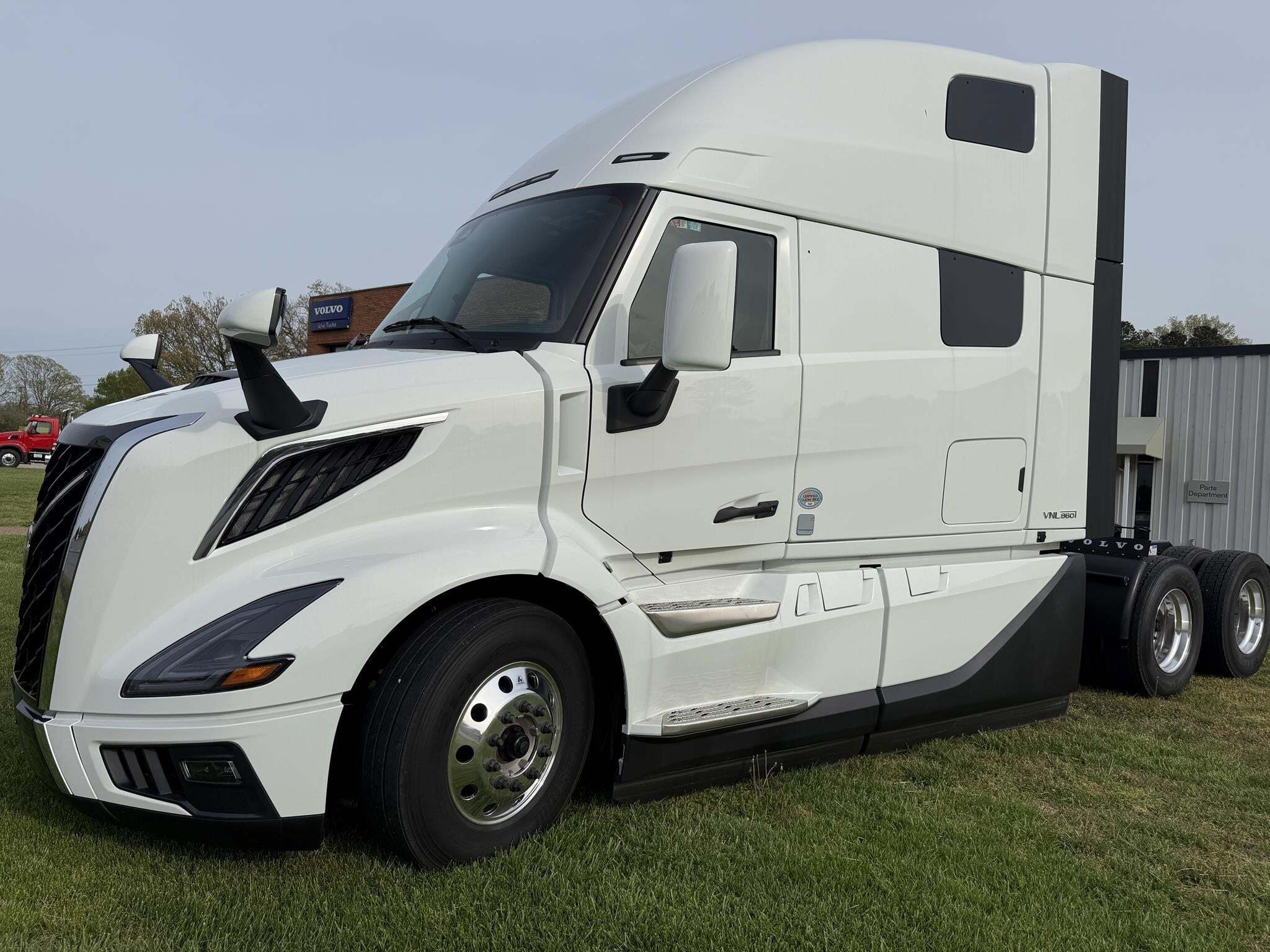 Photo of a 2027 Volvo VNL64T860