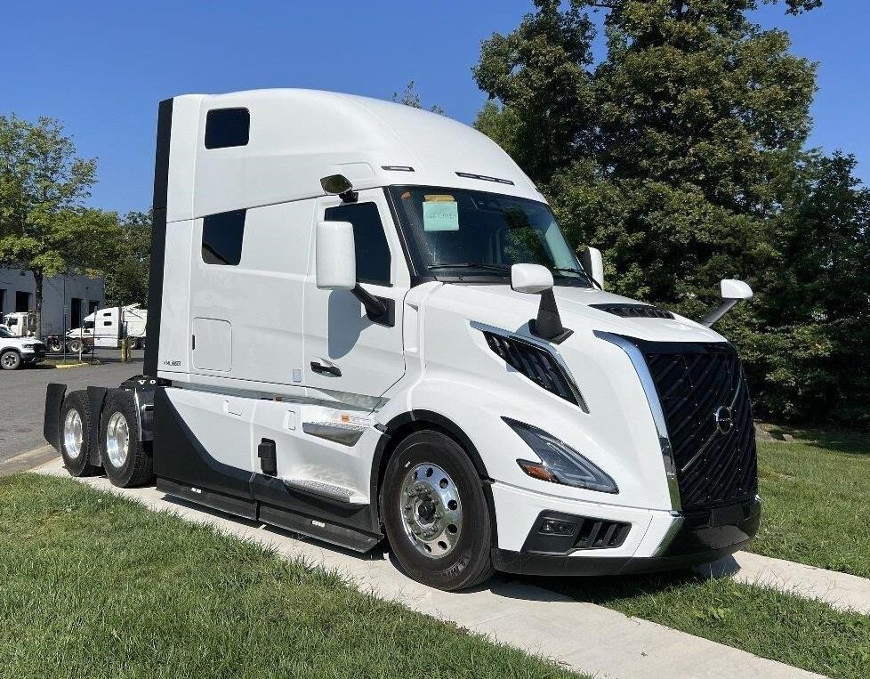 Photo of a 2025 Volvo VNL64T860