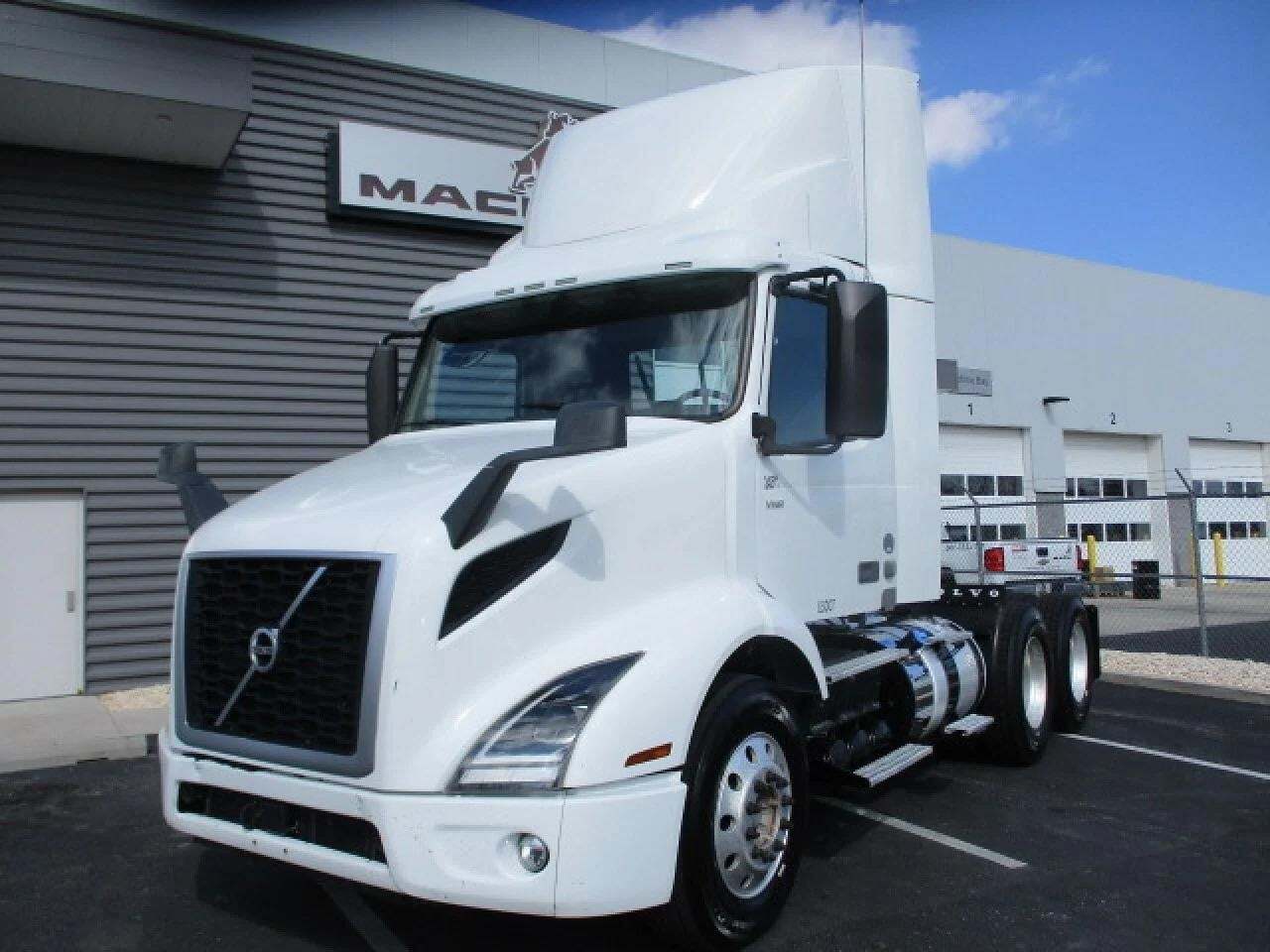 Photo of a 2020 Volvo VNR64T300