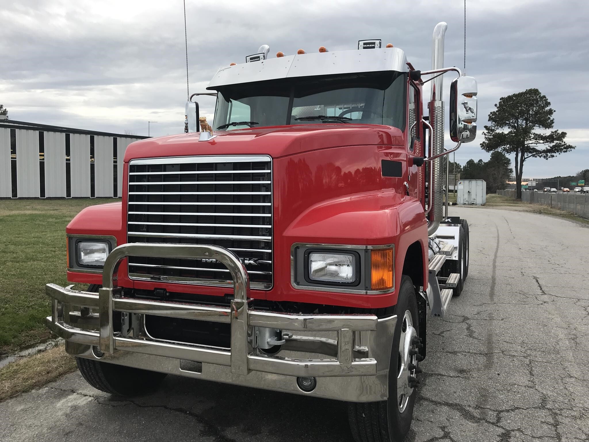 Photo of a 2027 Mack PINNACLE