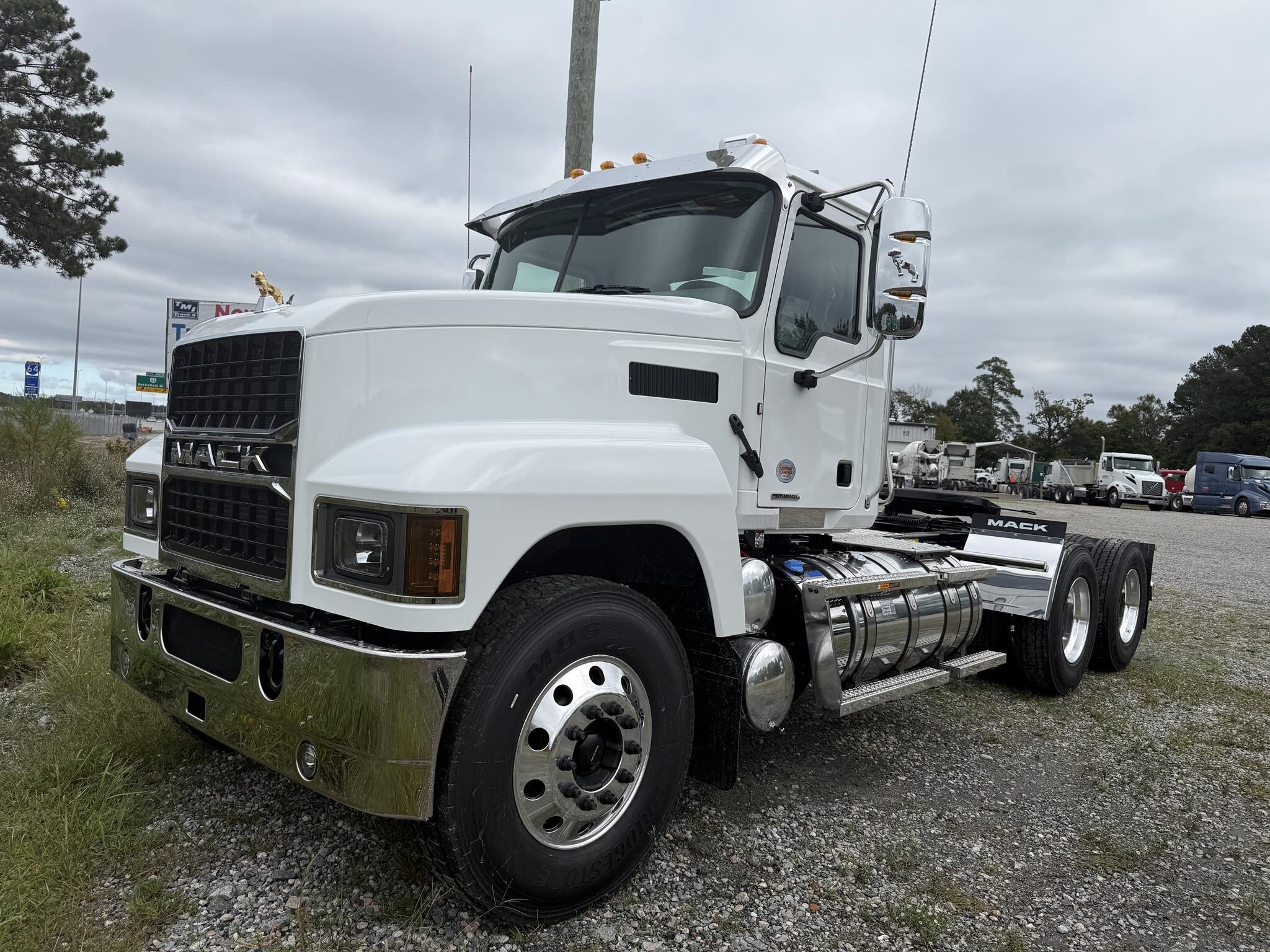 Photo of a 2027 Mack PINNACLE