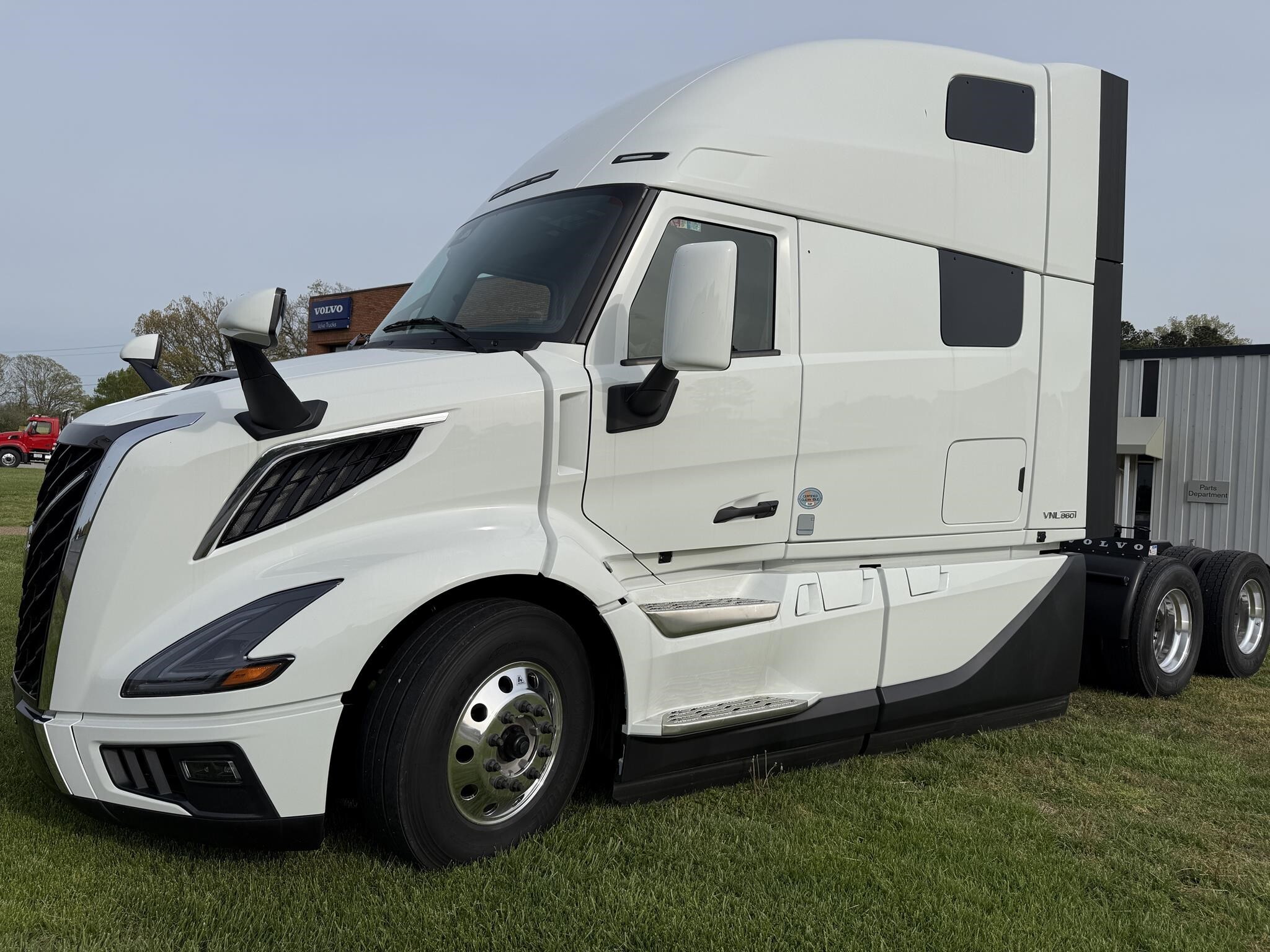 Photo of a 2027 Volvo VNL64T860
