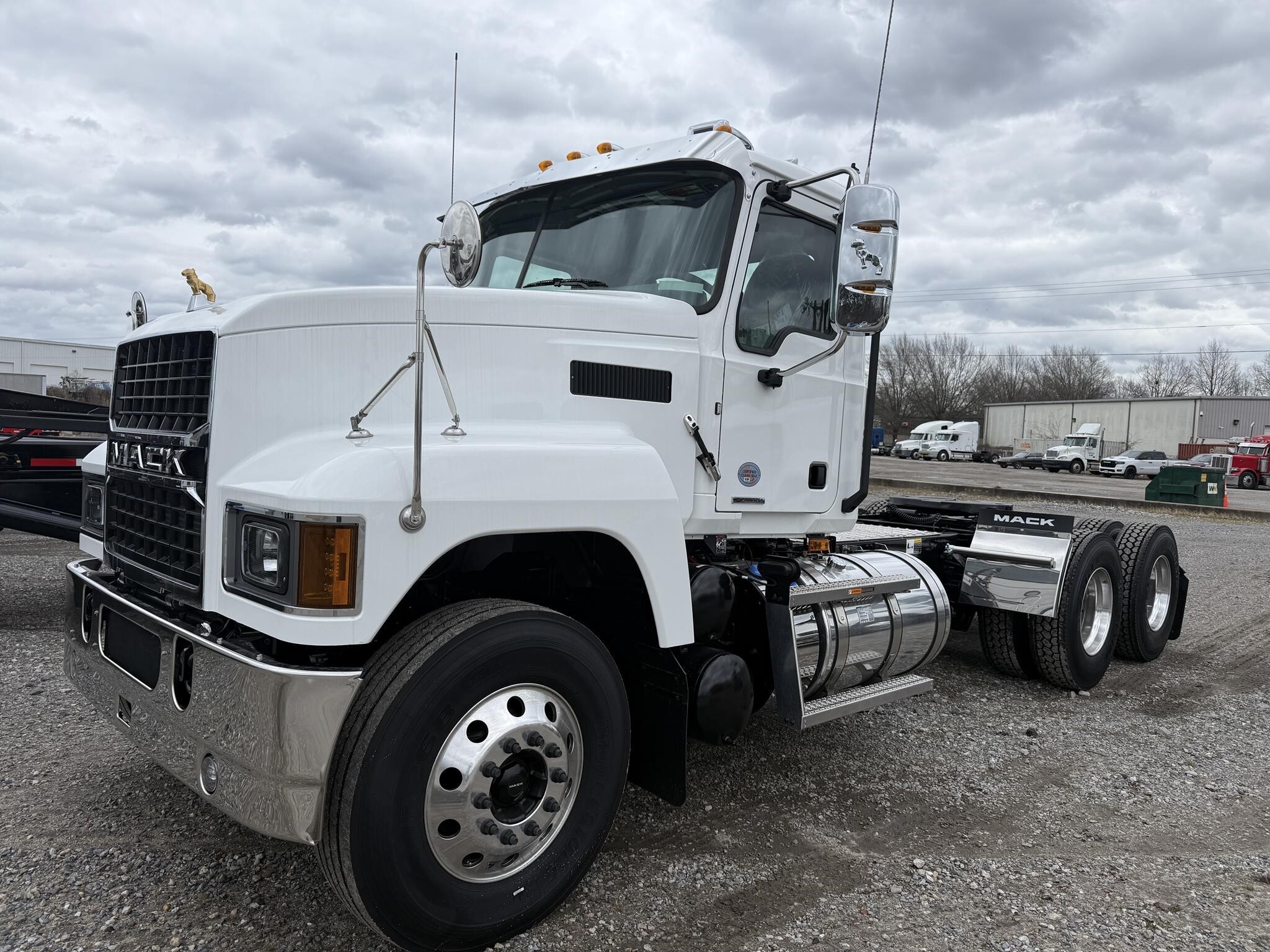 Photo of a 2027 Mack PINNACLE