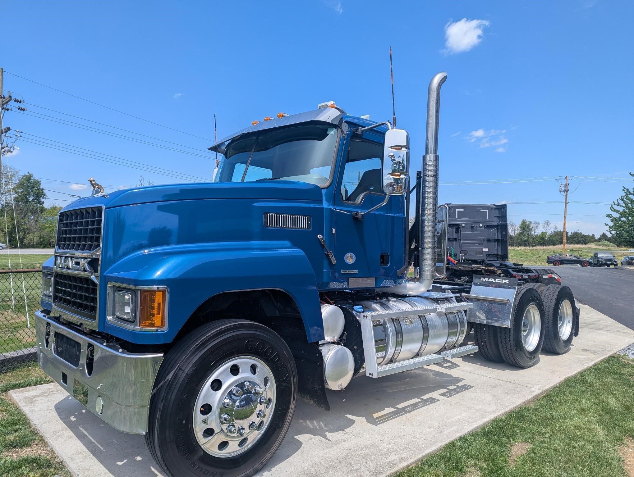 Photo of a 2022 Mack PINNACLE
