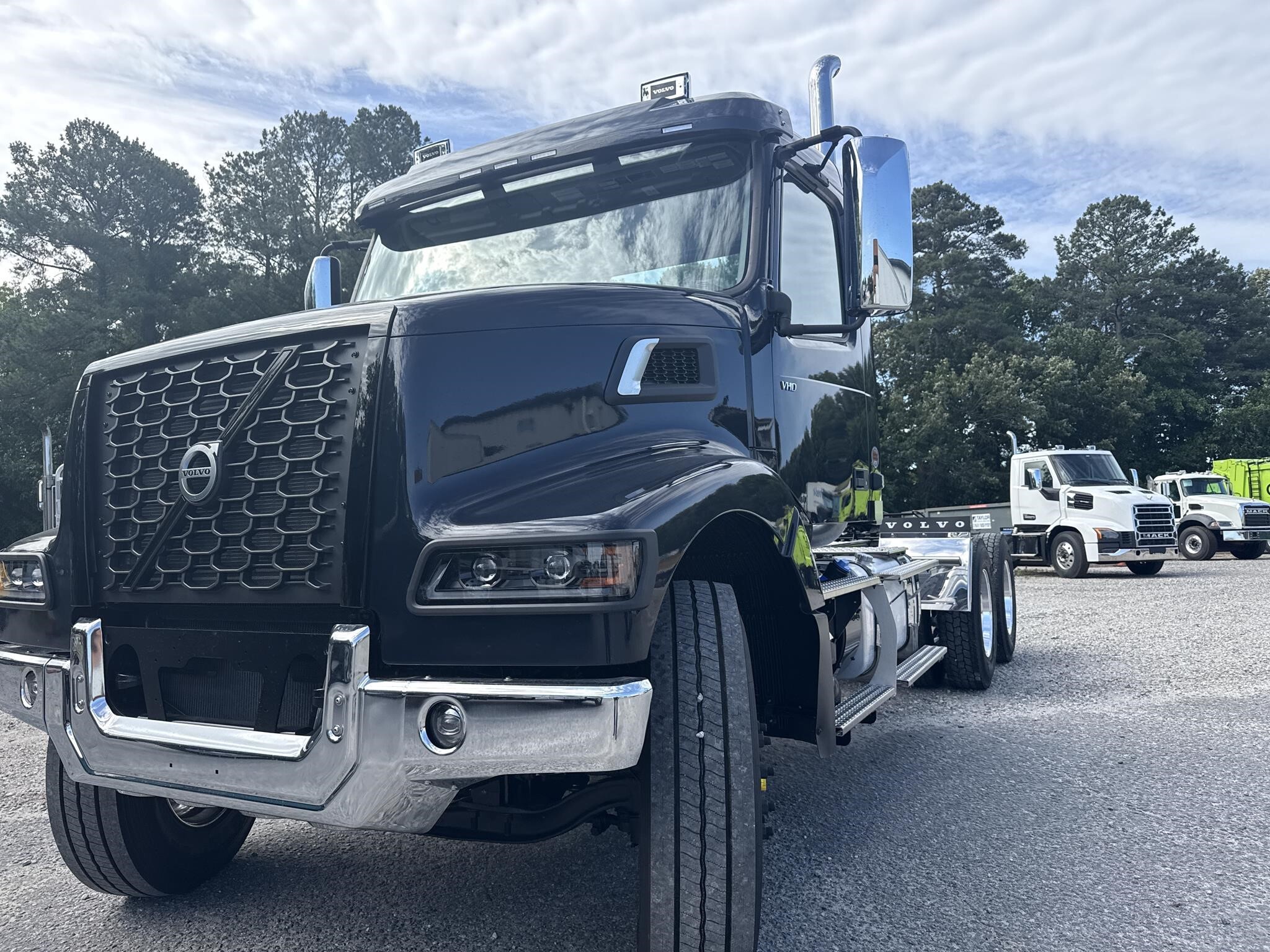 Photo of a 2027 Volvo VHD64FT300
