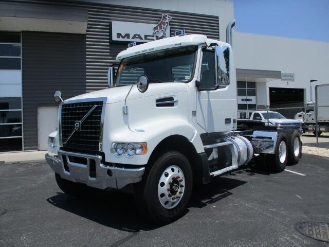 Photo of a 2018 Volvo VHD64FT300