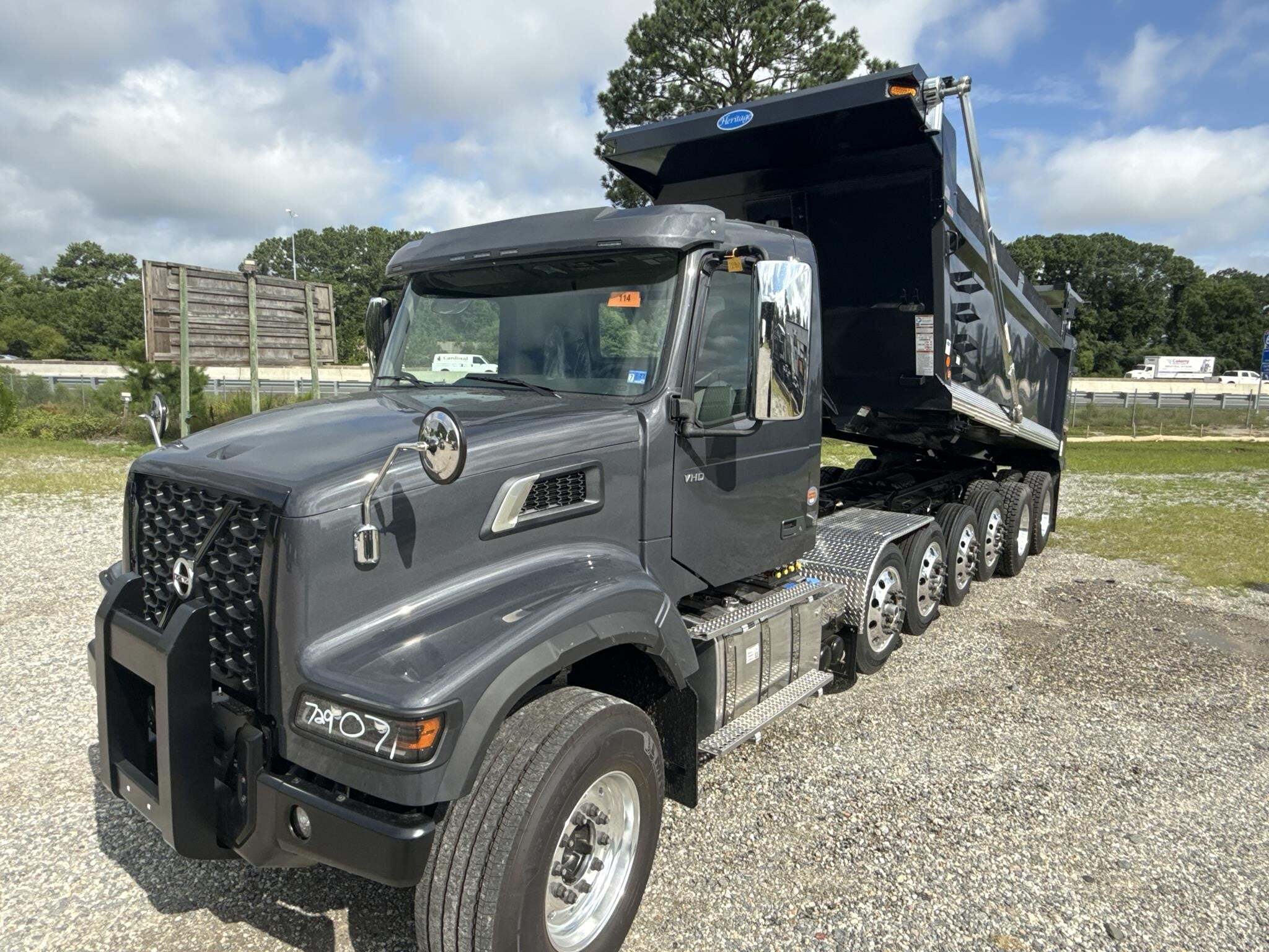 2027 Volvo VHD104F300