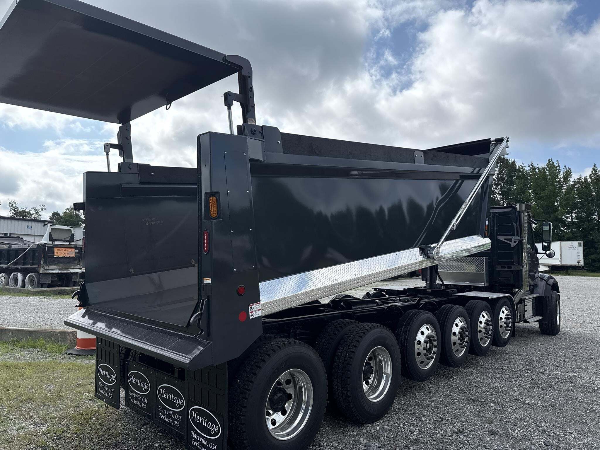 2027 Volvo VHD104F300