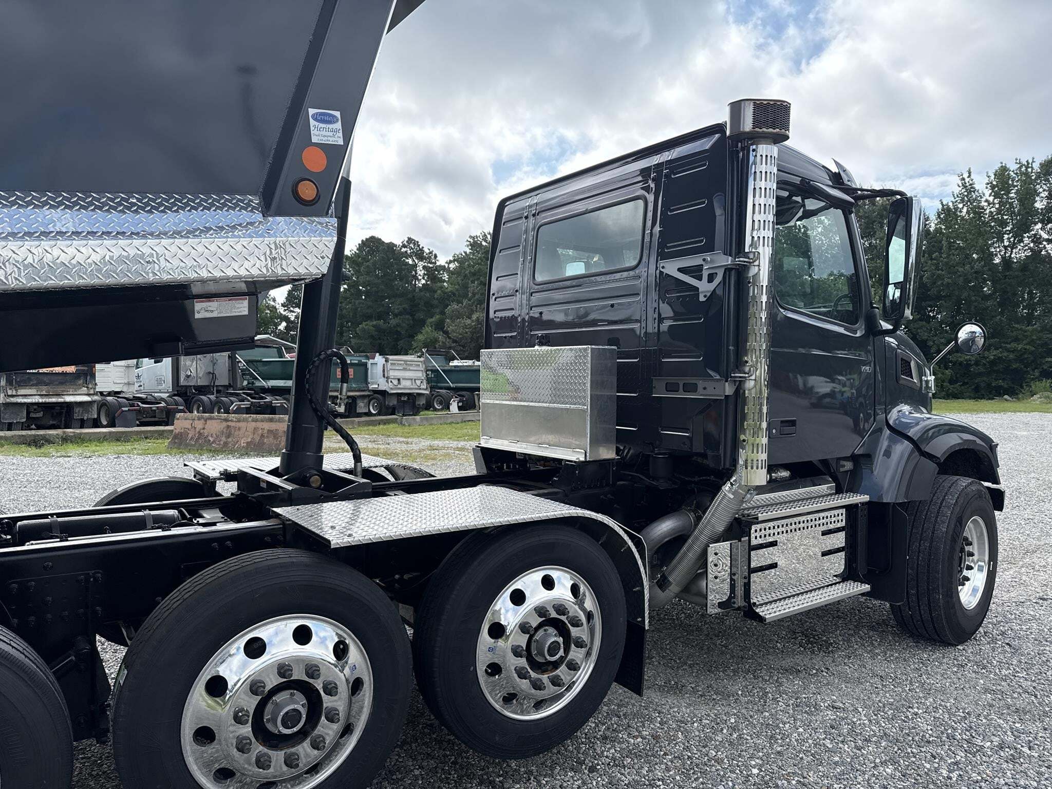 2027 Volvo VHD104F300