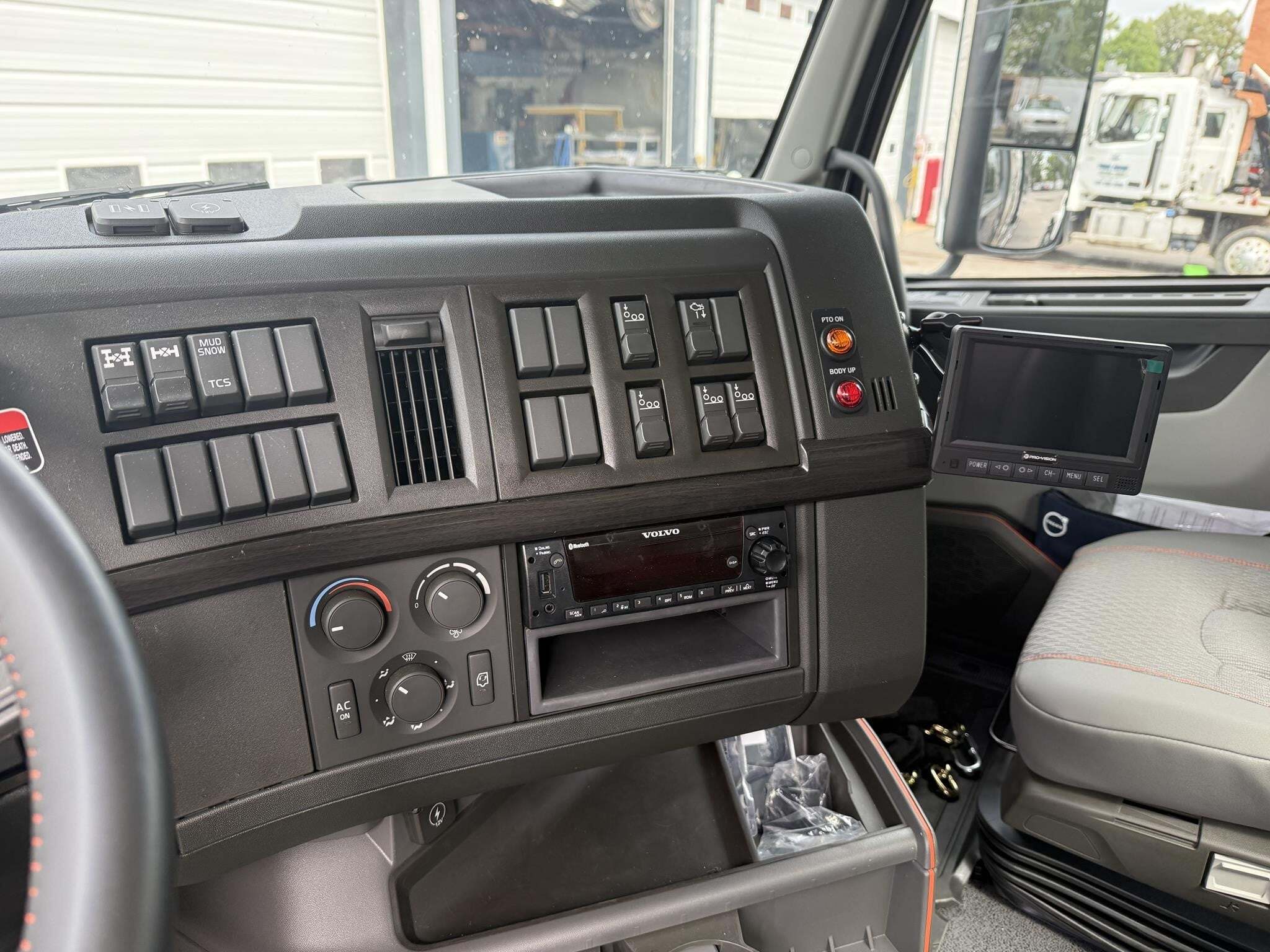 2027 Volvo VHD104F300