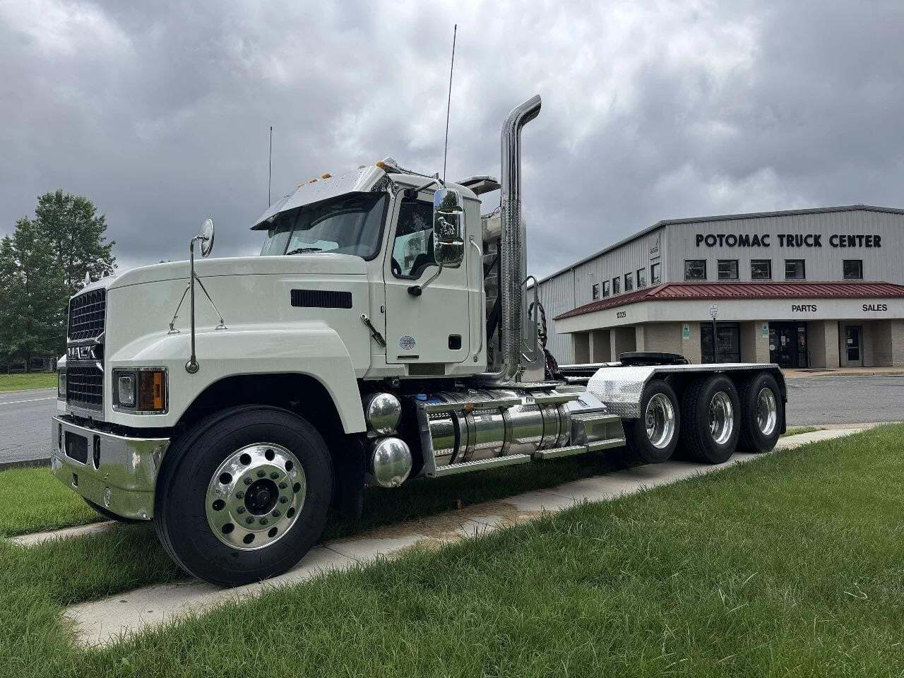 Photo of 2025 Mack PINNACLE