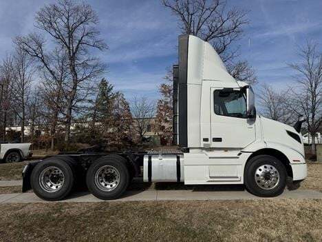 2026 Volvo VNR64T300