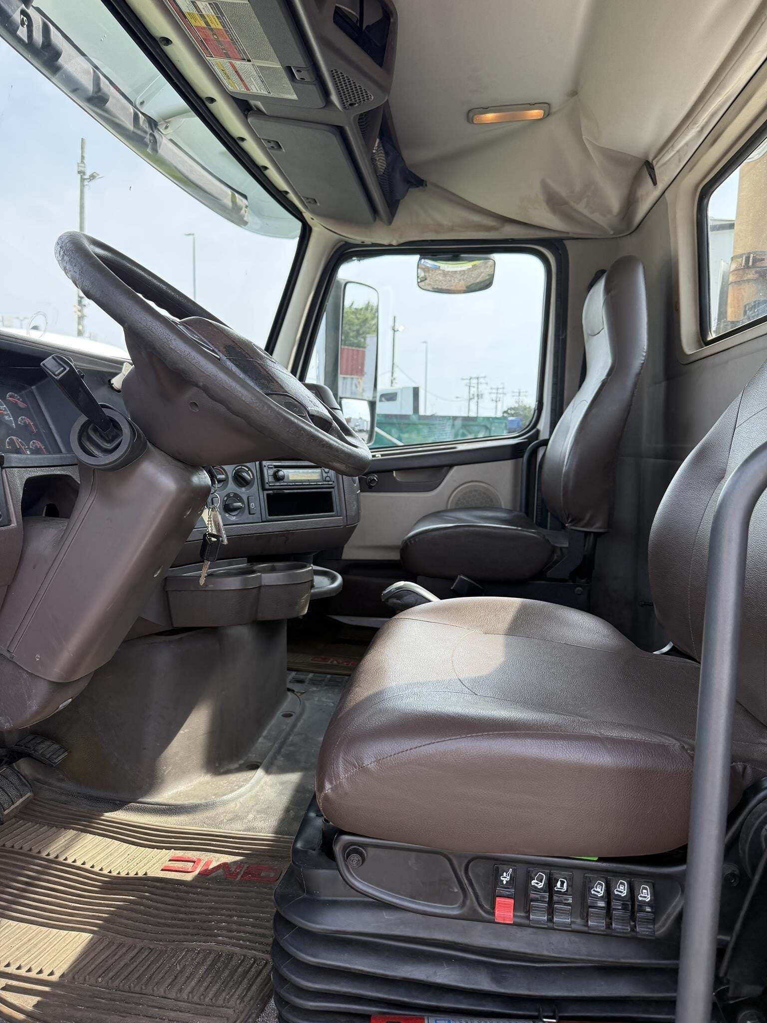 2014 Volvo VNL64T300