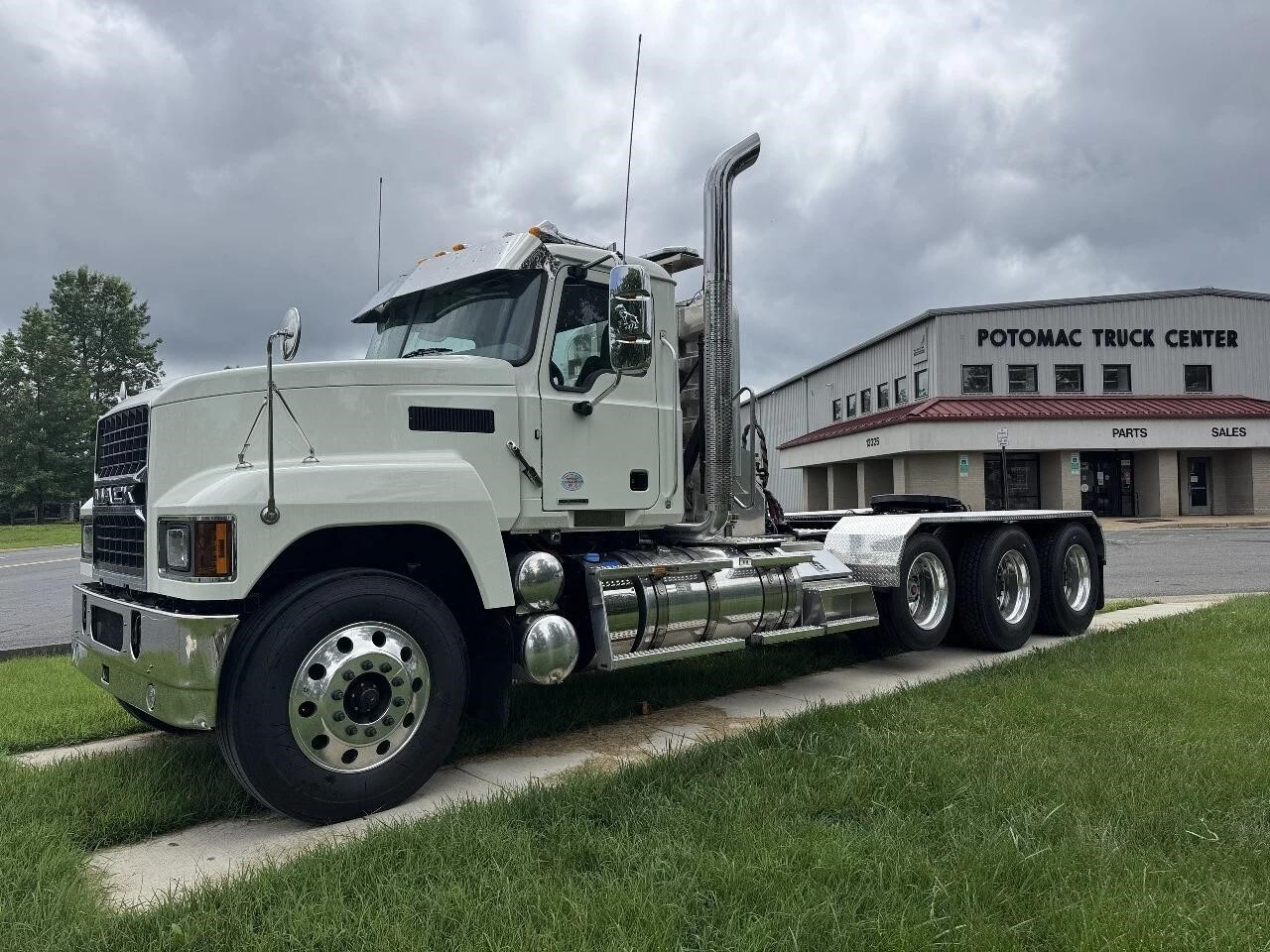 2025 Mack Pinnacle