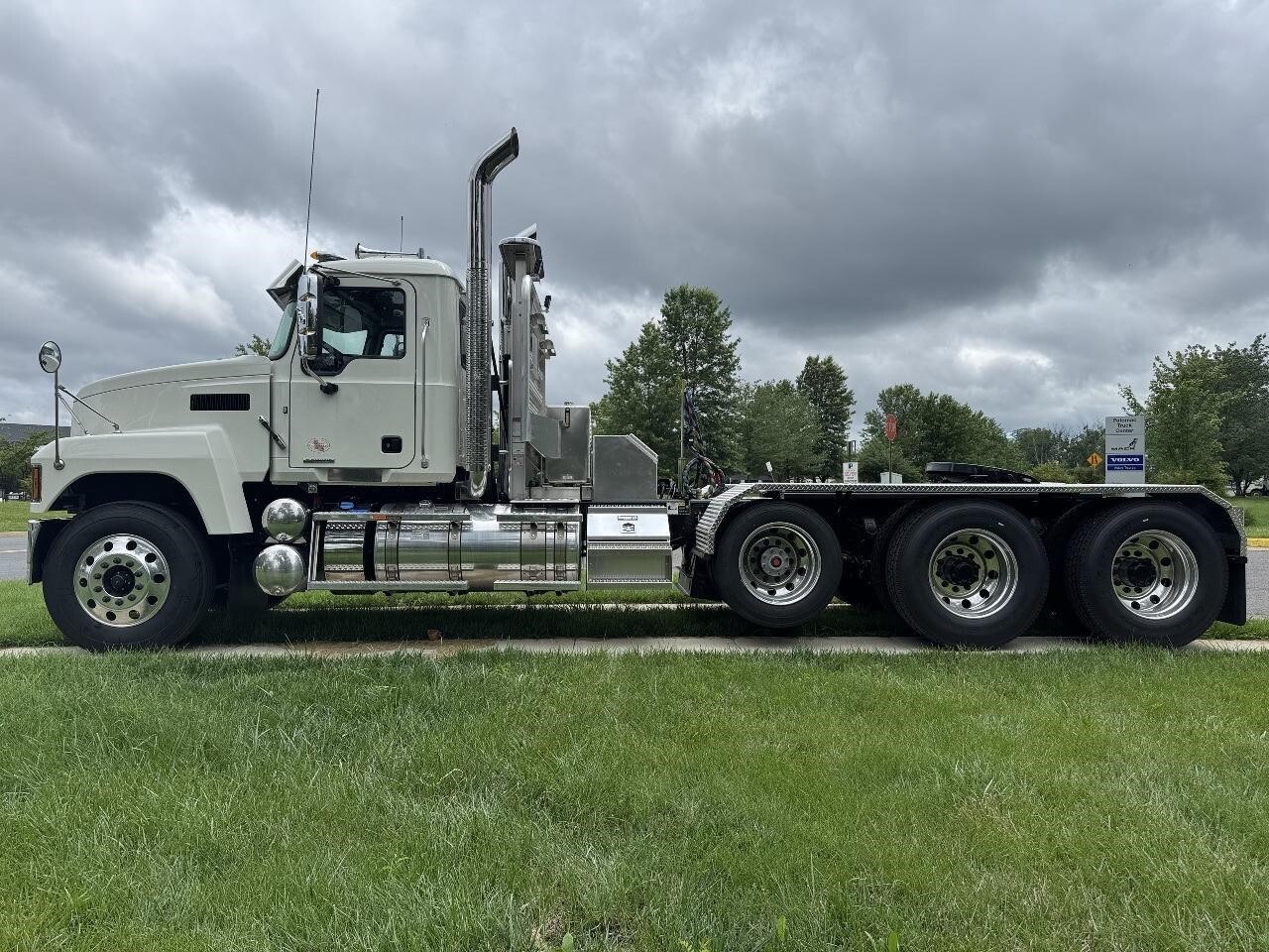 2025 Mack Pinnacle