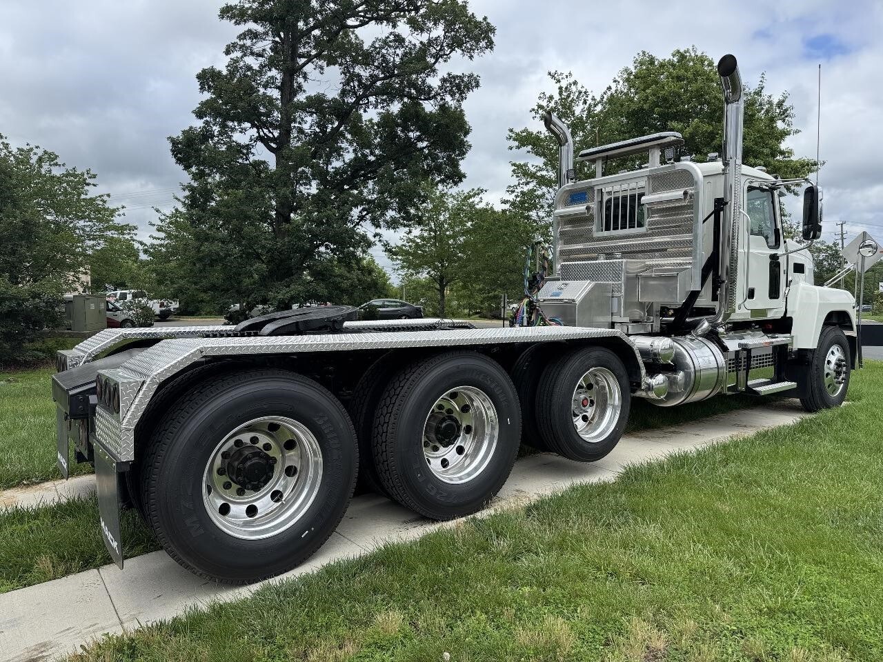 2025 Mack Pinnacle