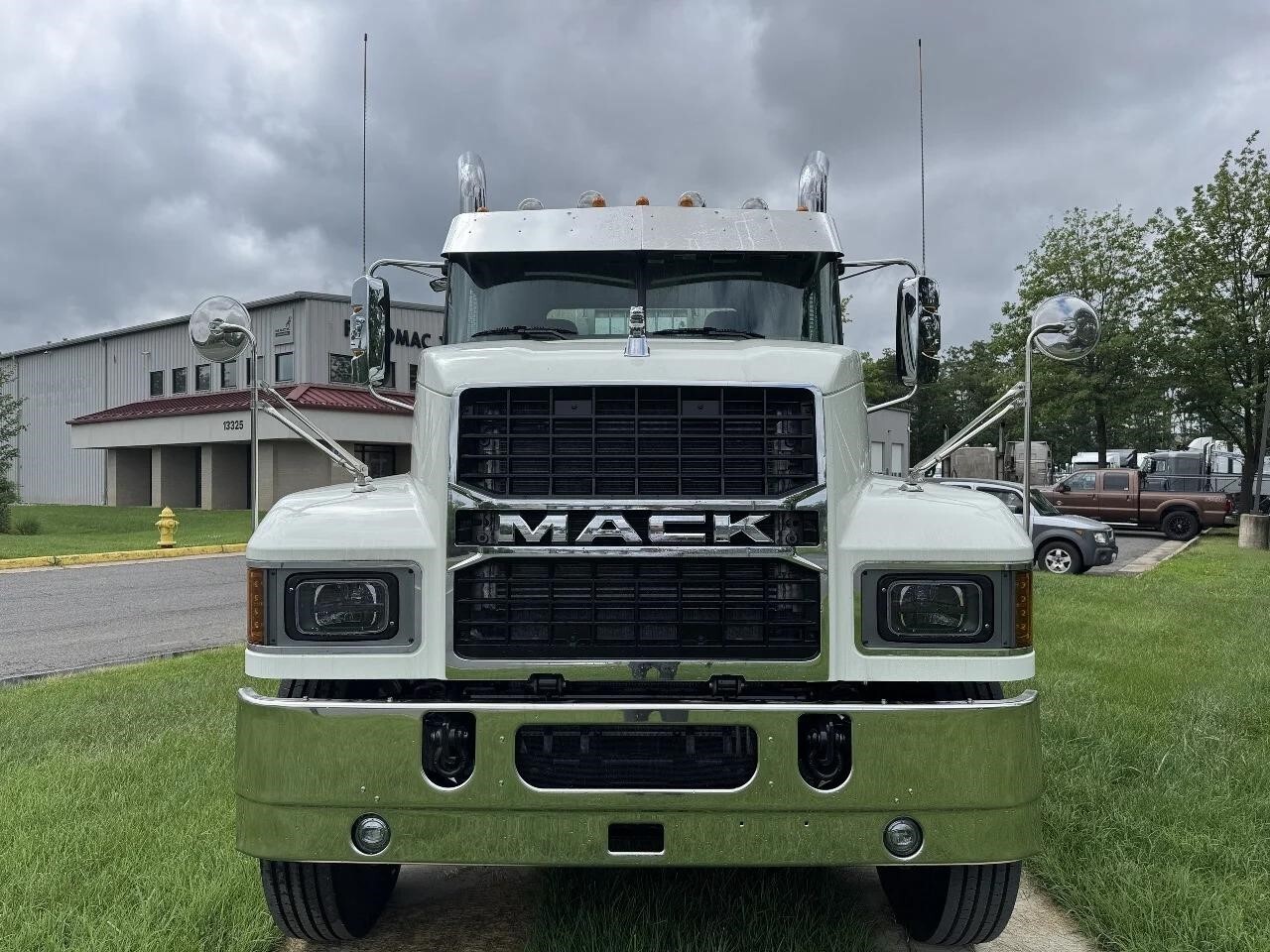 2025 Mack Pinnacle