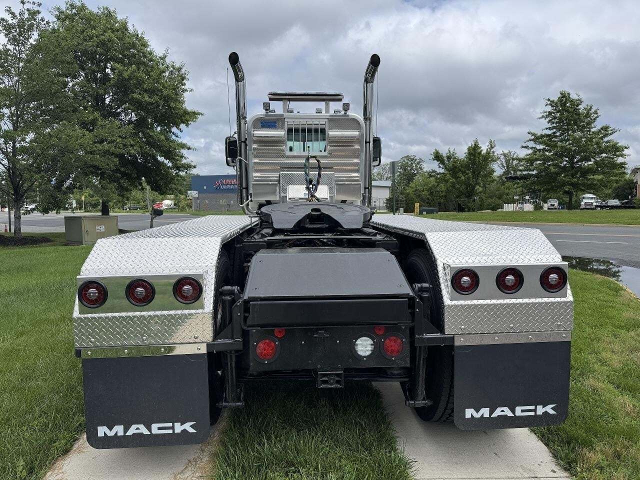 2025 Mack Pinnacle
