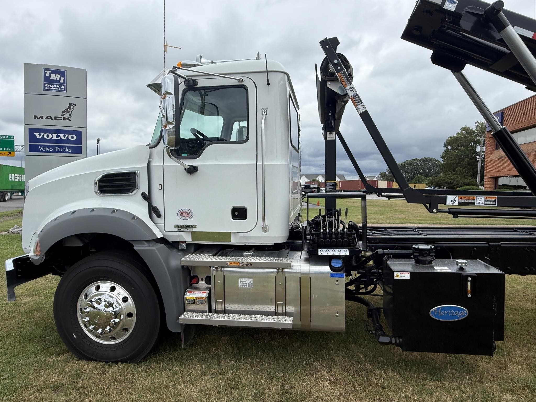 2026 Mack GRANITE 64BR