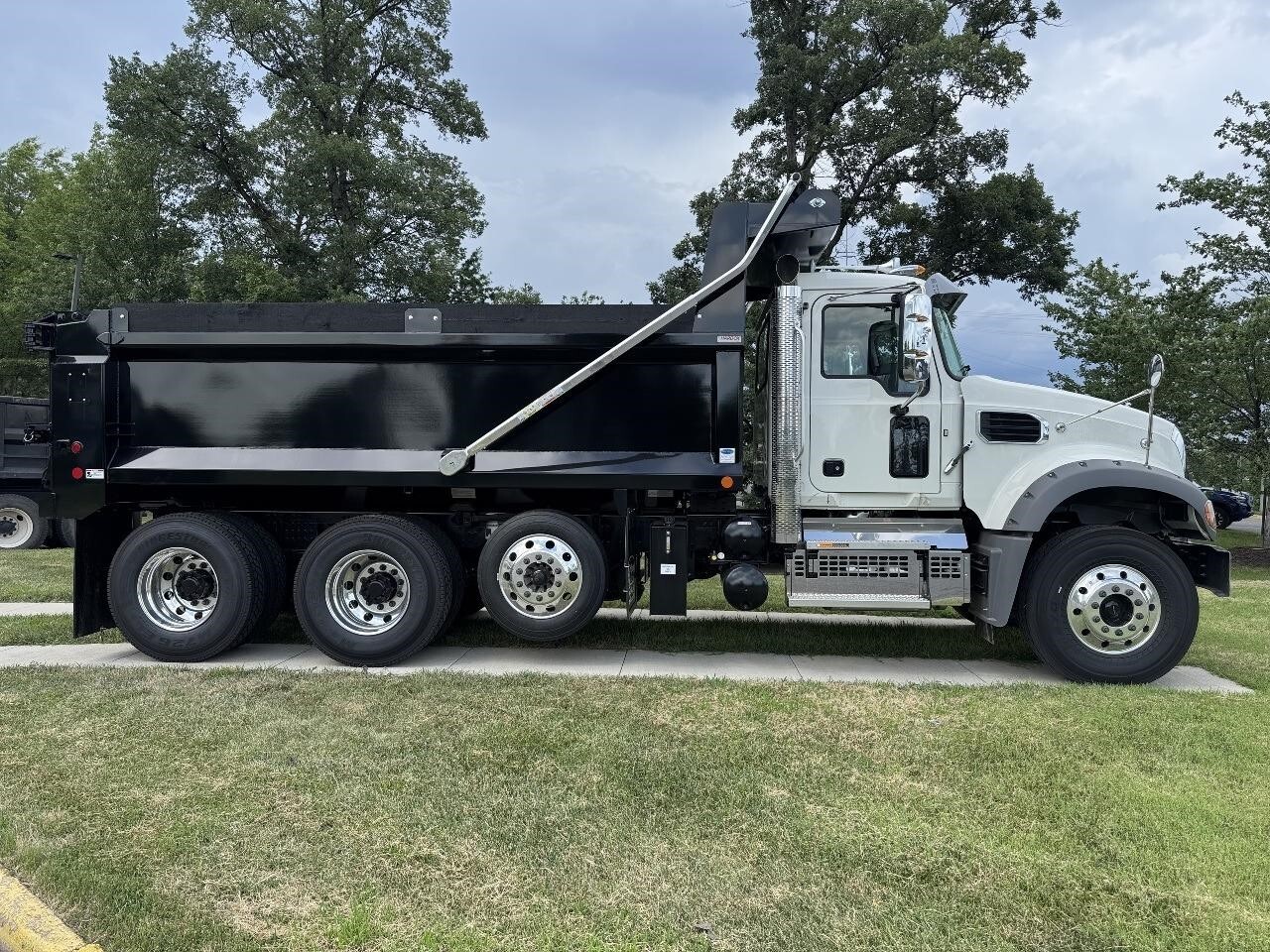 2026 Mack GRANITE