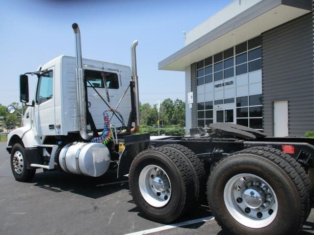 2018 Volvo VHD64FT300