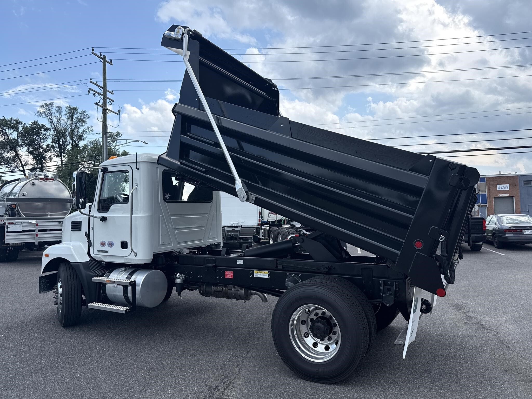 2027 Mack MD6