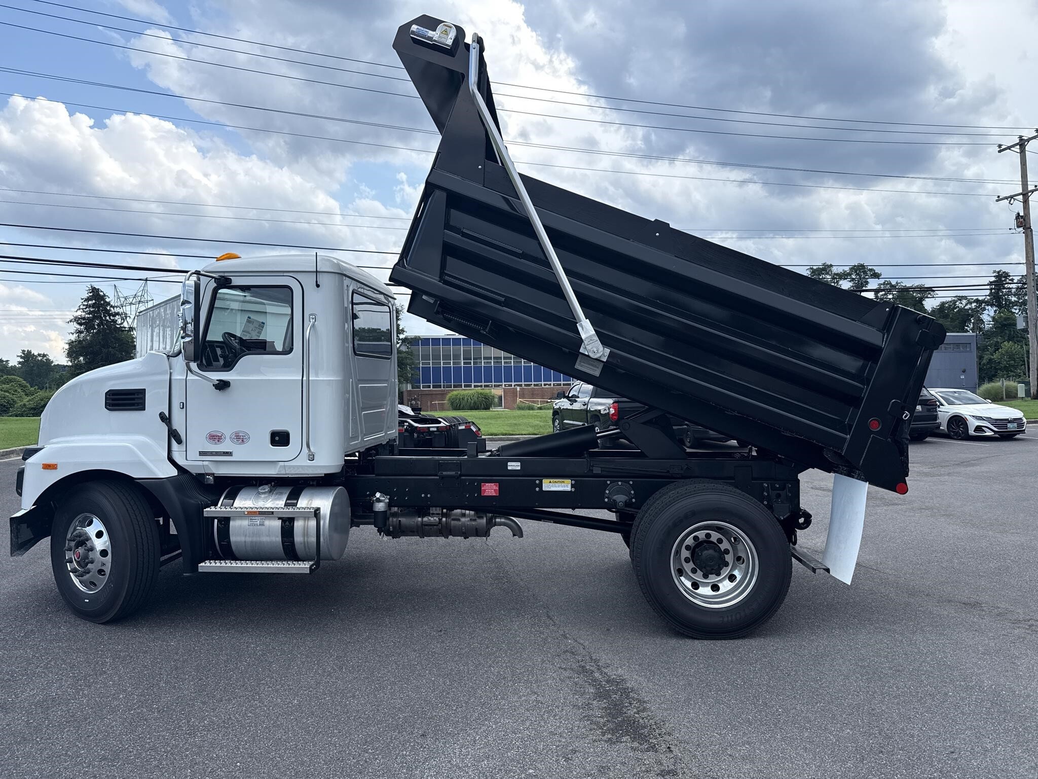 2027 Mack MD6