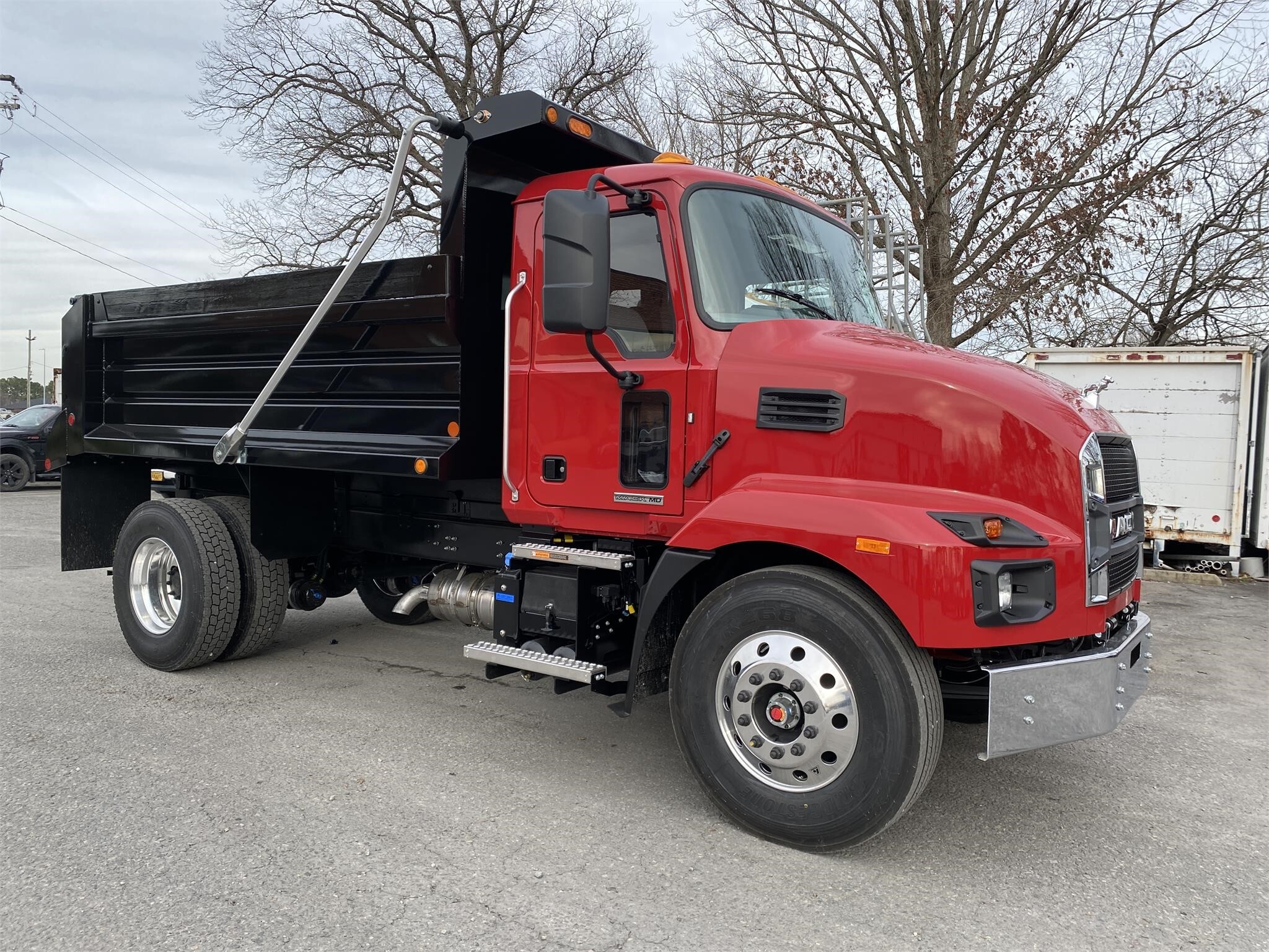2027 Mack MD7
