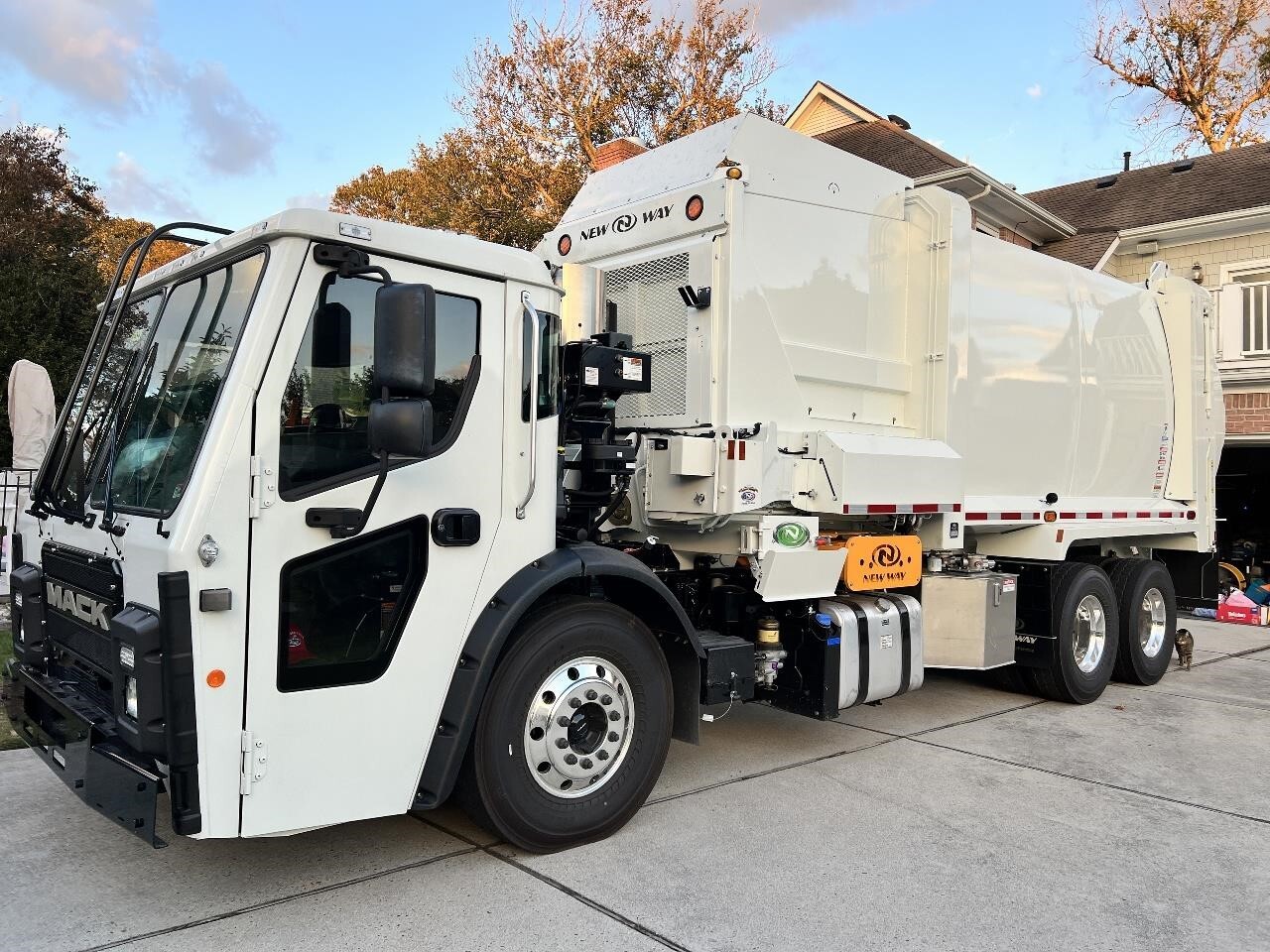 2026 Mack LR613