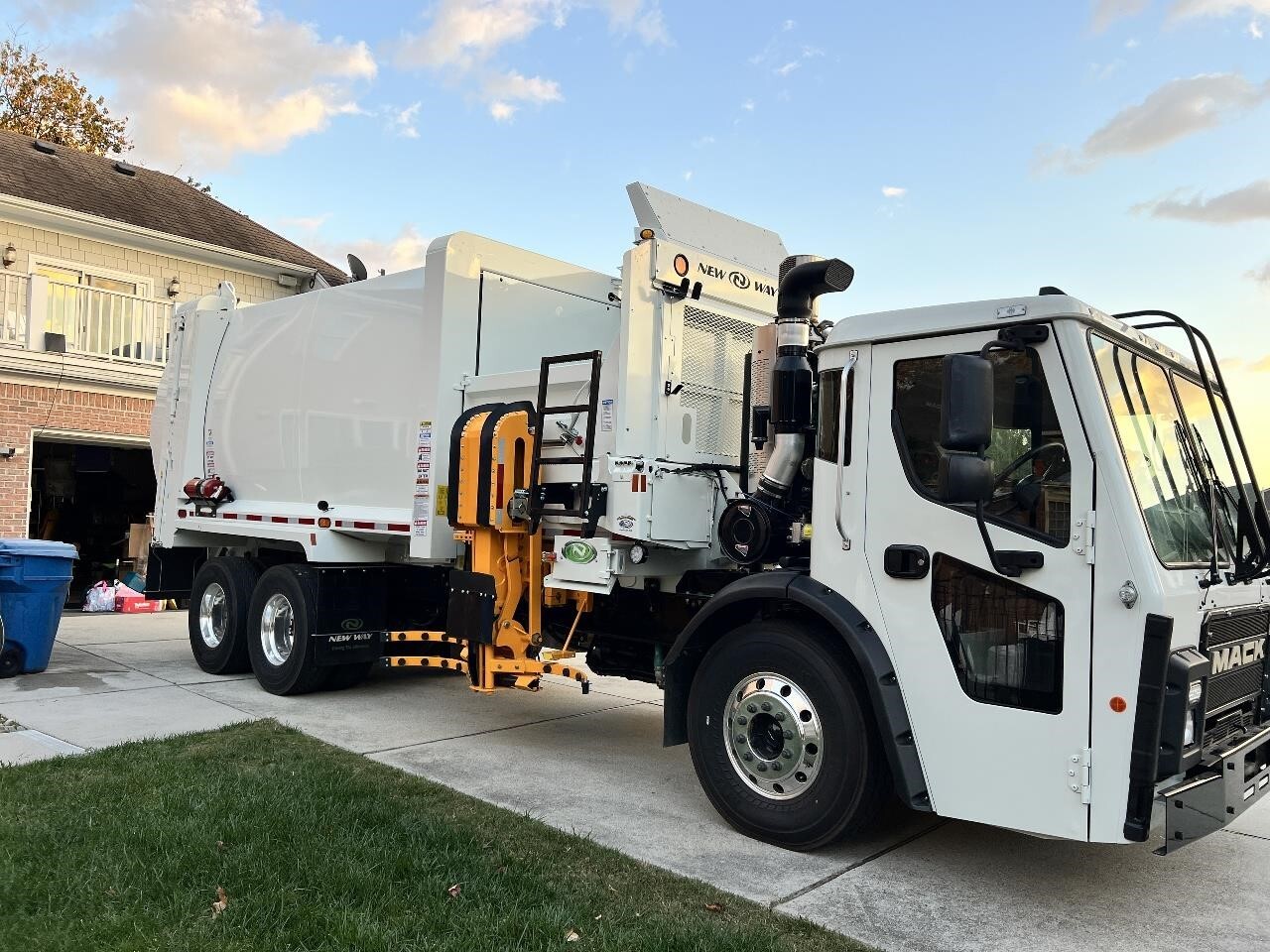 2026 Mack LR613