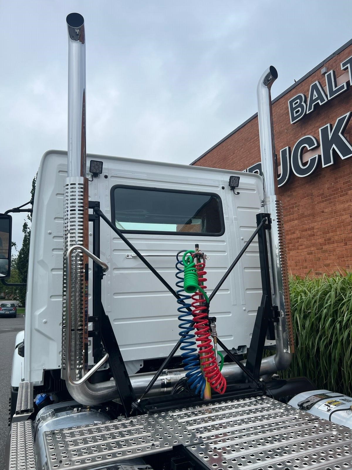 2027 Volvo VHD64FT300