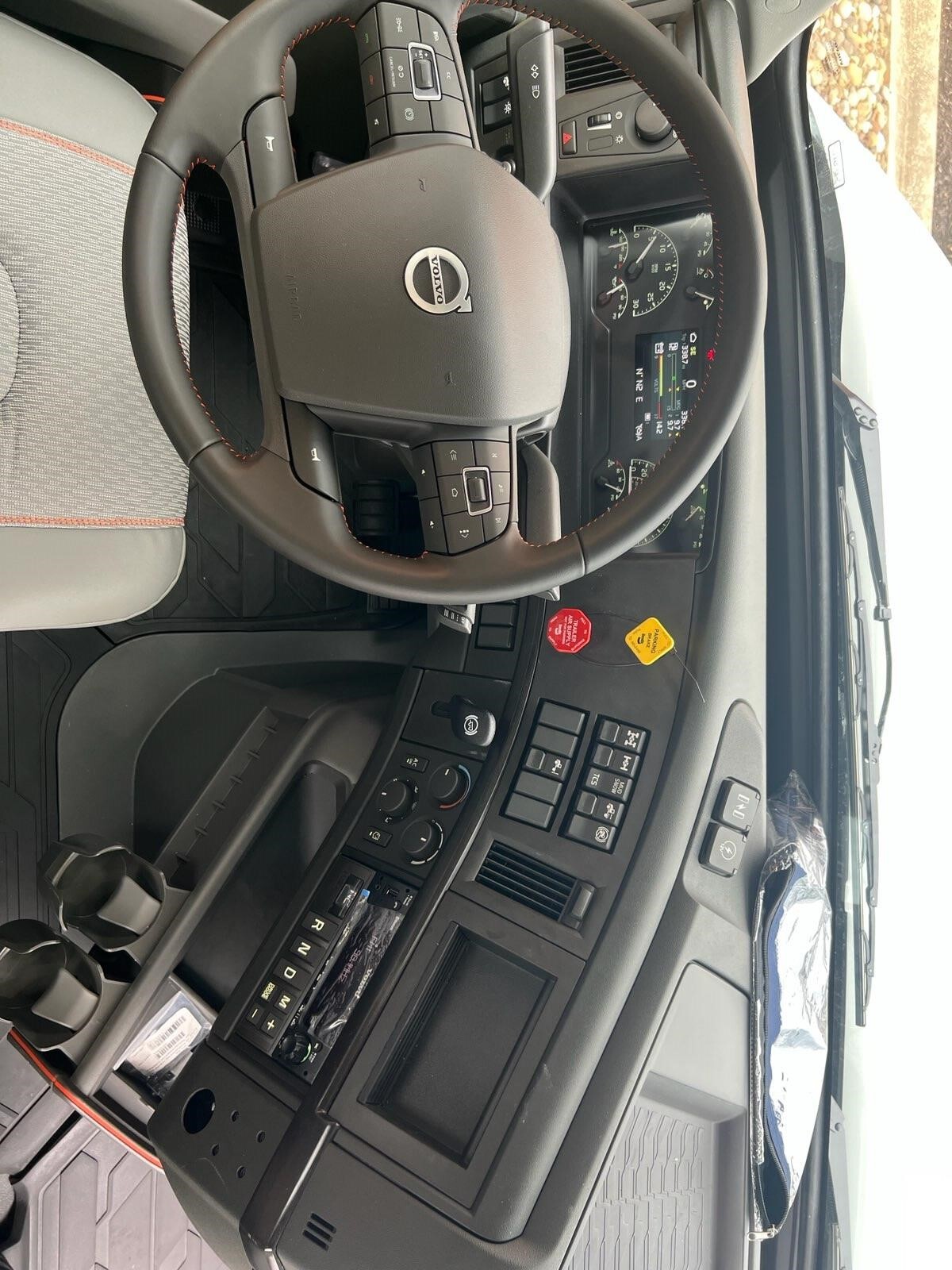2027 Volvo VHD64FT300