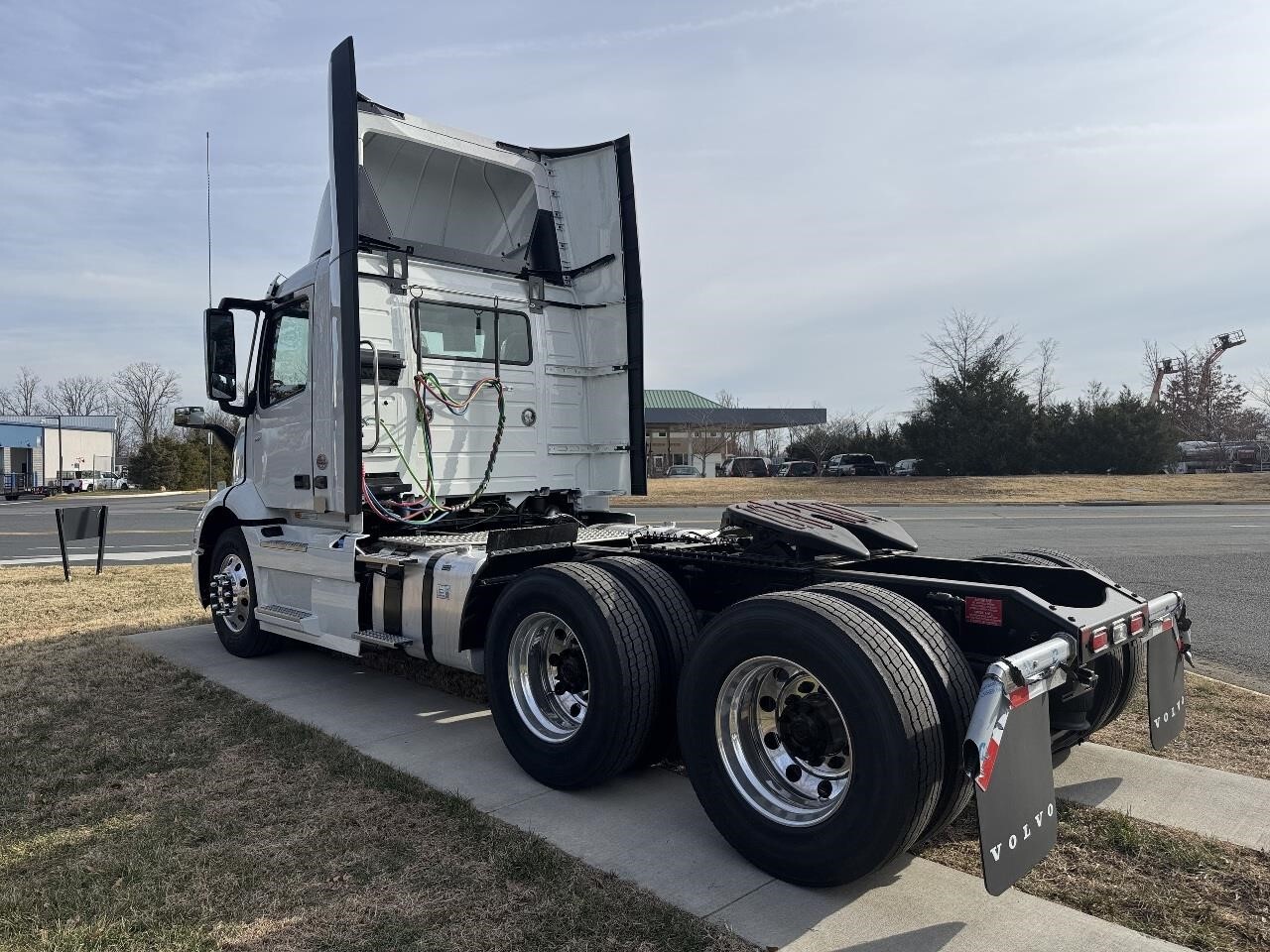 2026 Volvo VNR64T300