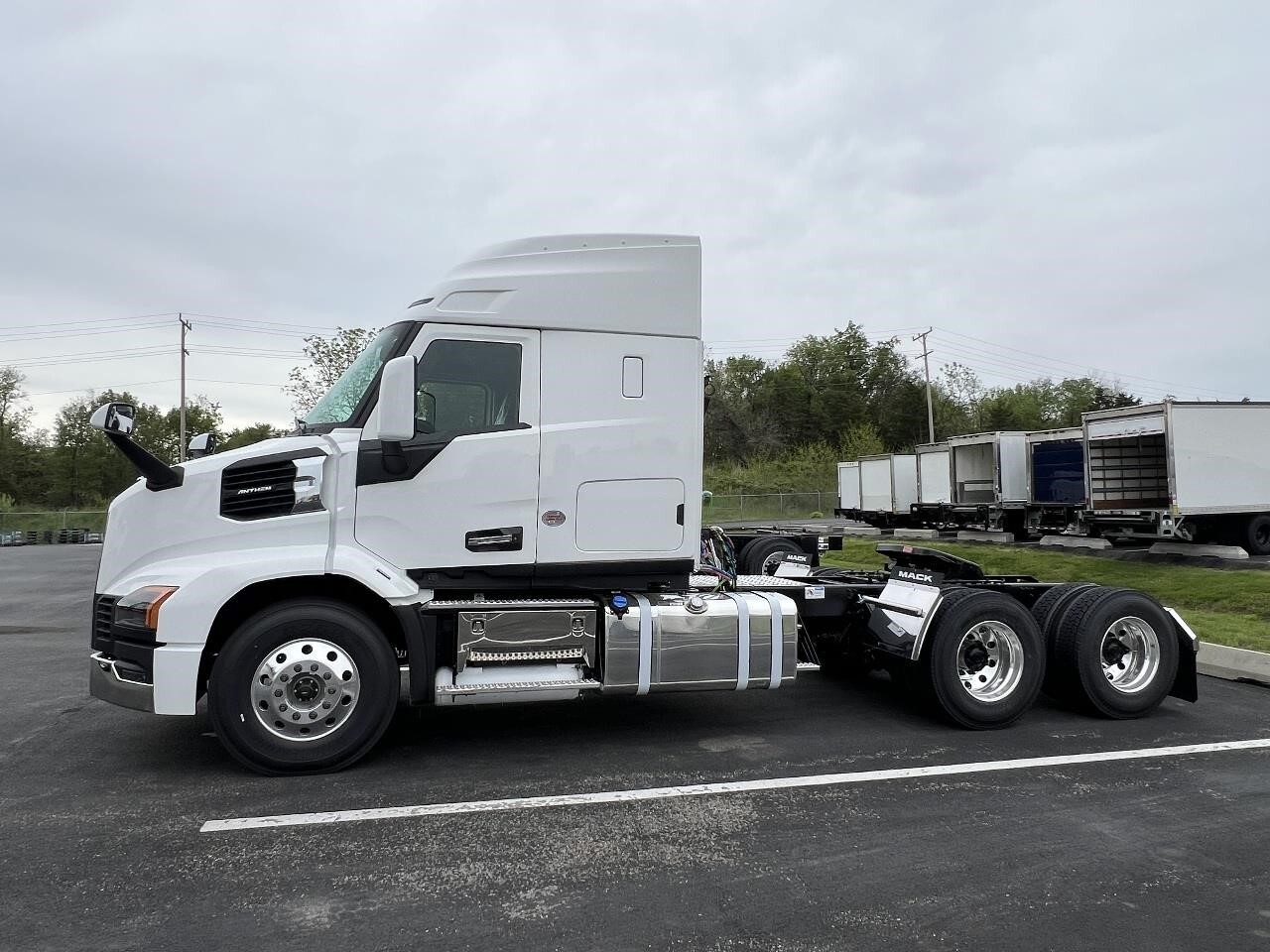 2027 Mack ANTHEM 64T
