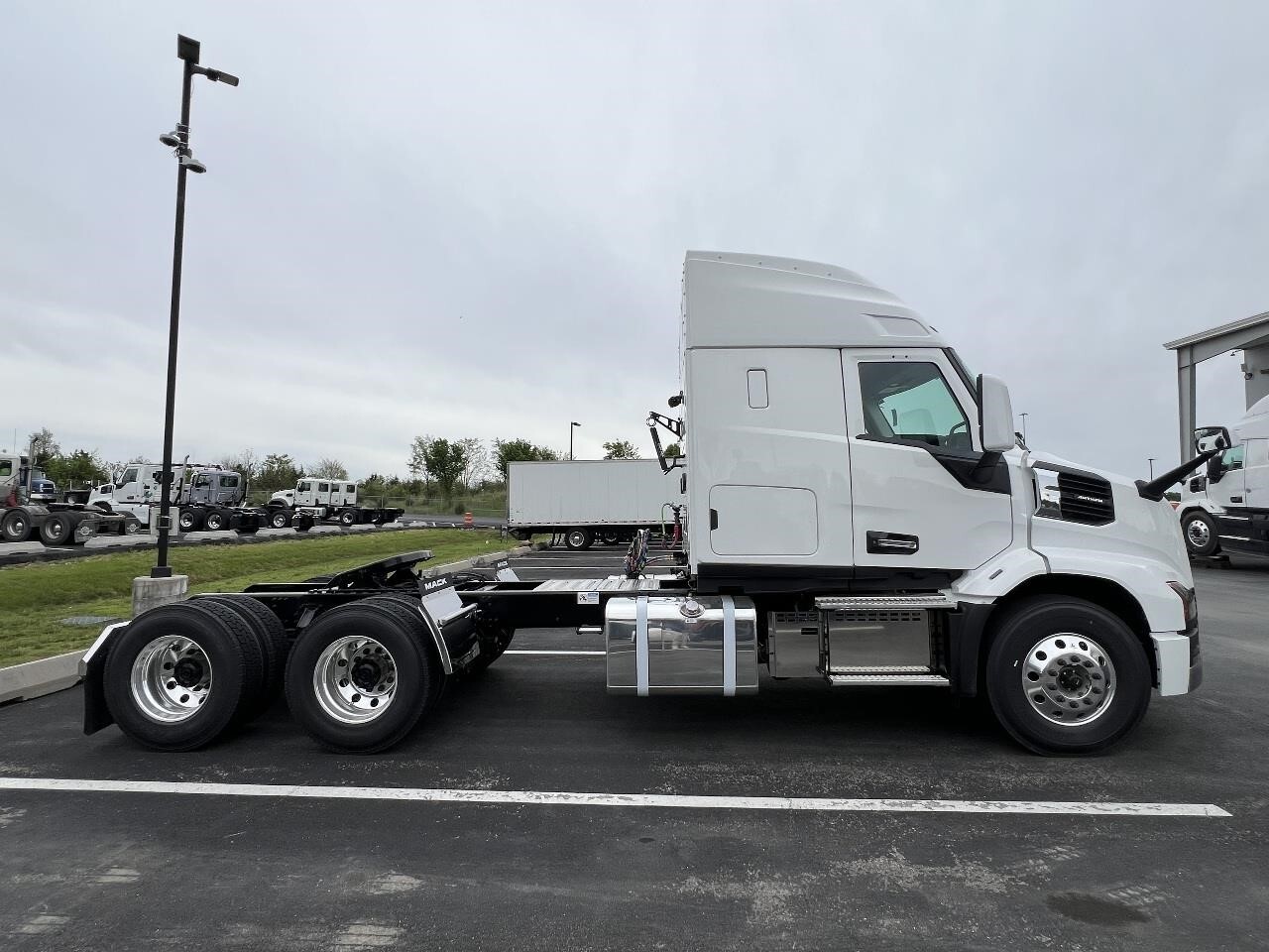 2027 Mack ANTHEM 64T