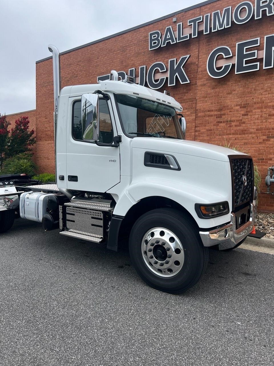 2027 Volvo VHD64FT300
