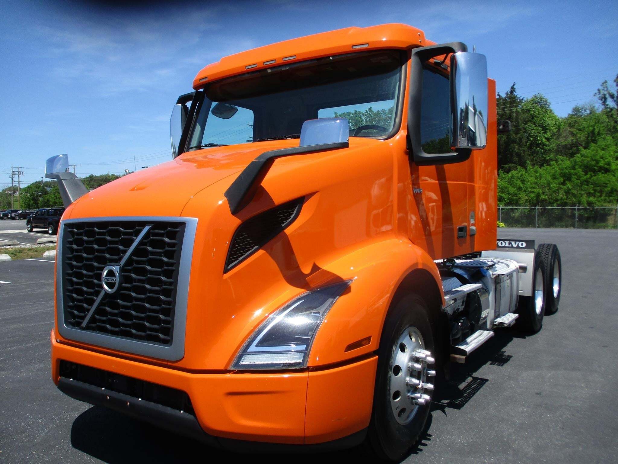 2022 Volvo VNR64T300