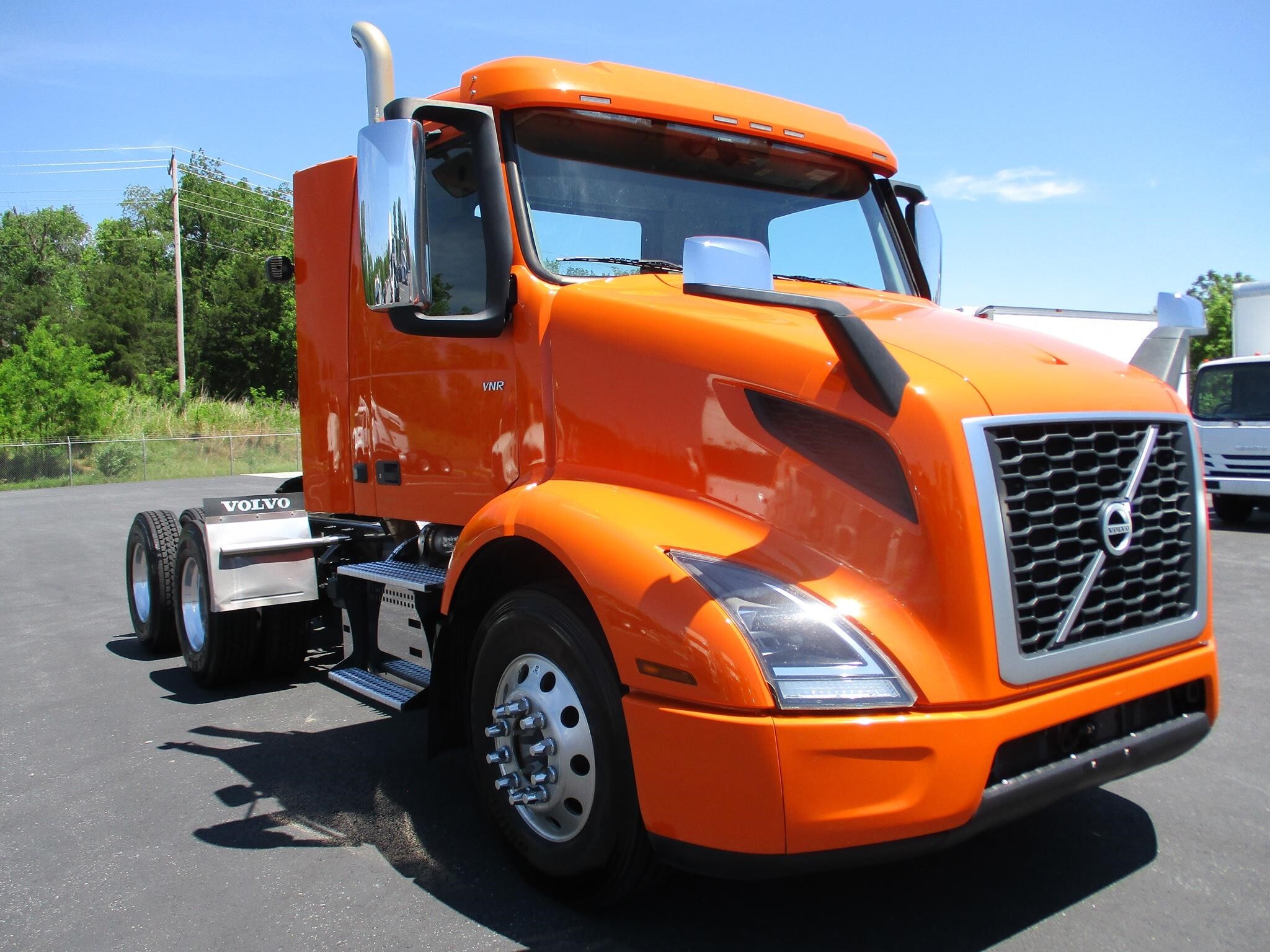 2022 Volvo VNR64T300