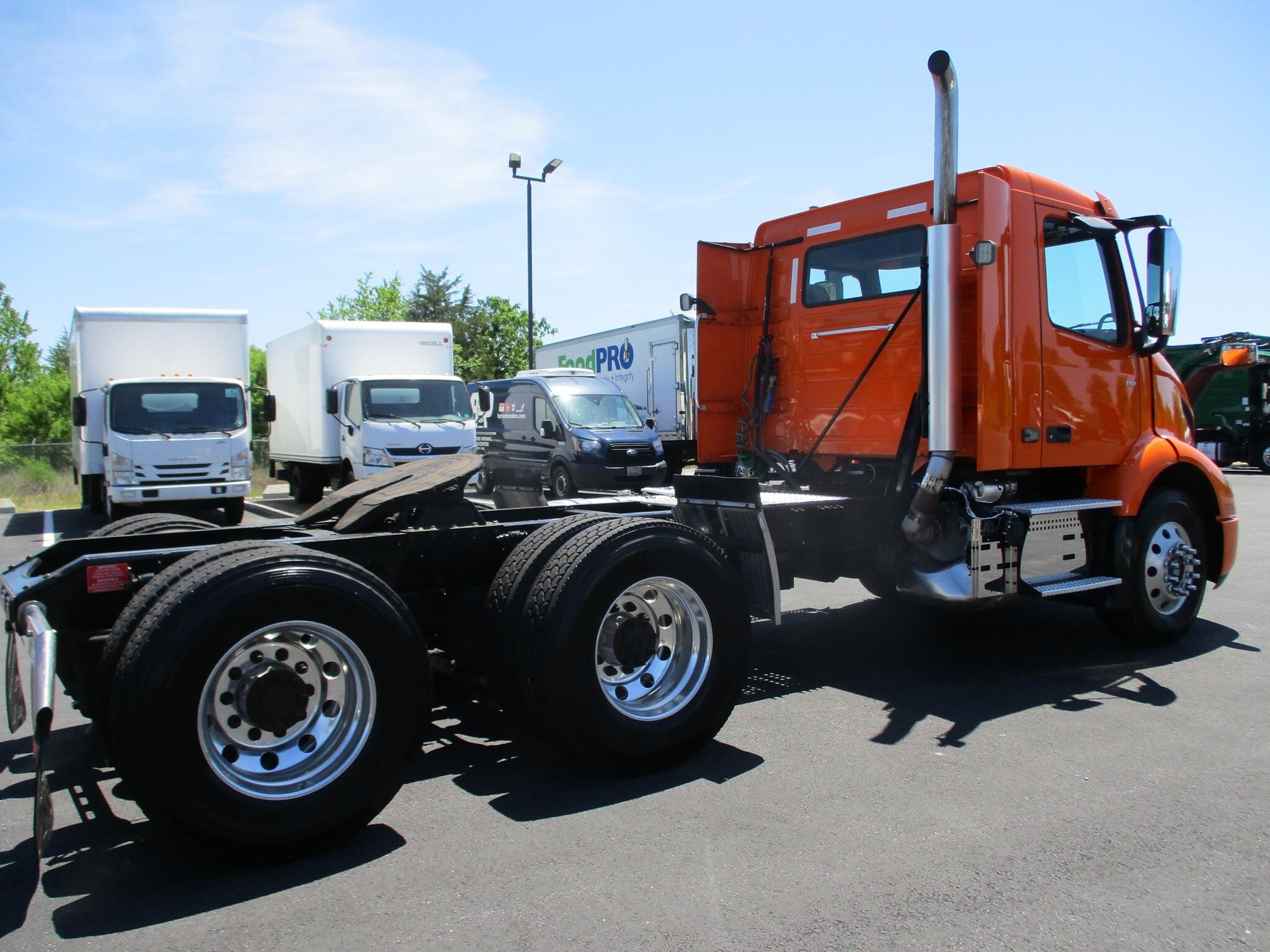 2022 Volvo VNR64T300