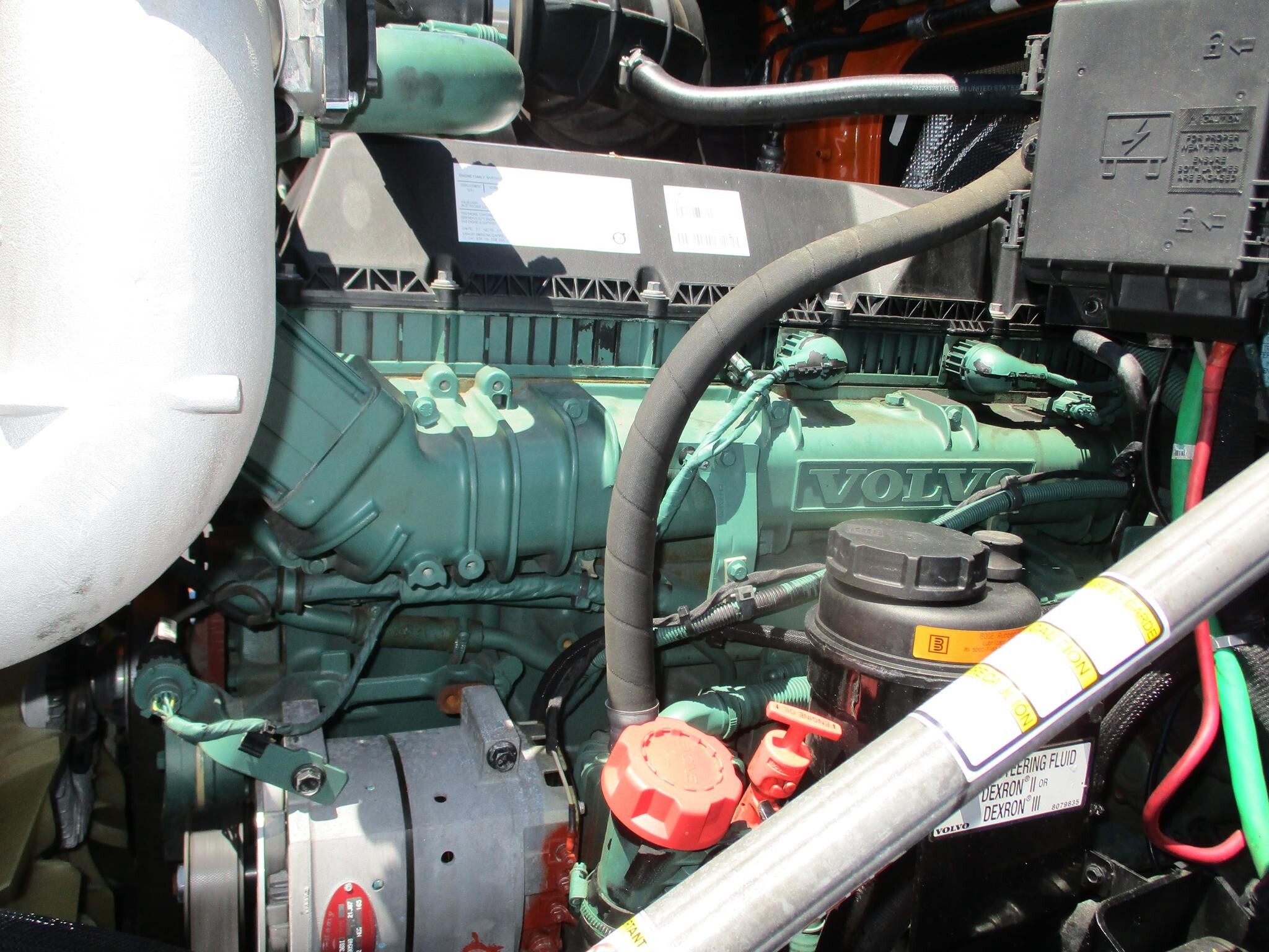 2022 Volvo VNR64T300