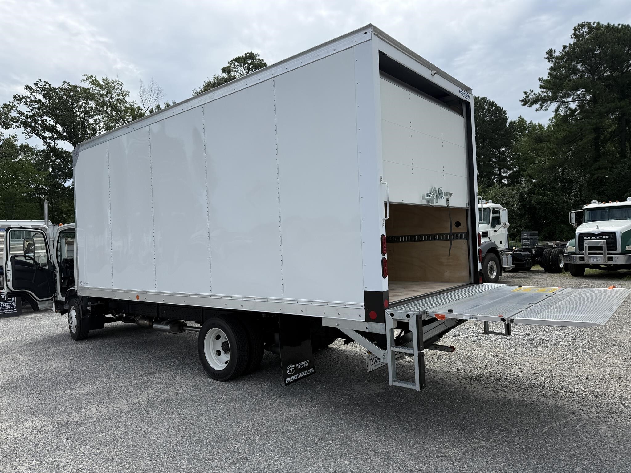 2026 Isuzu NPR HD