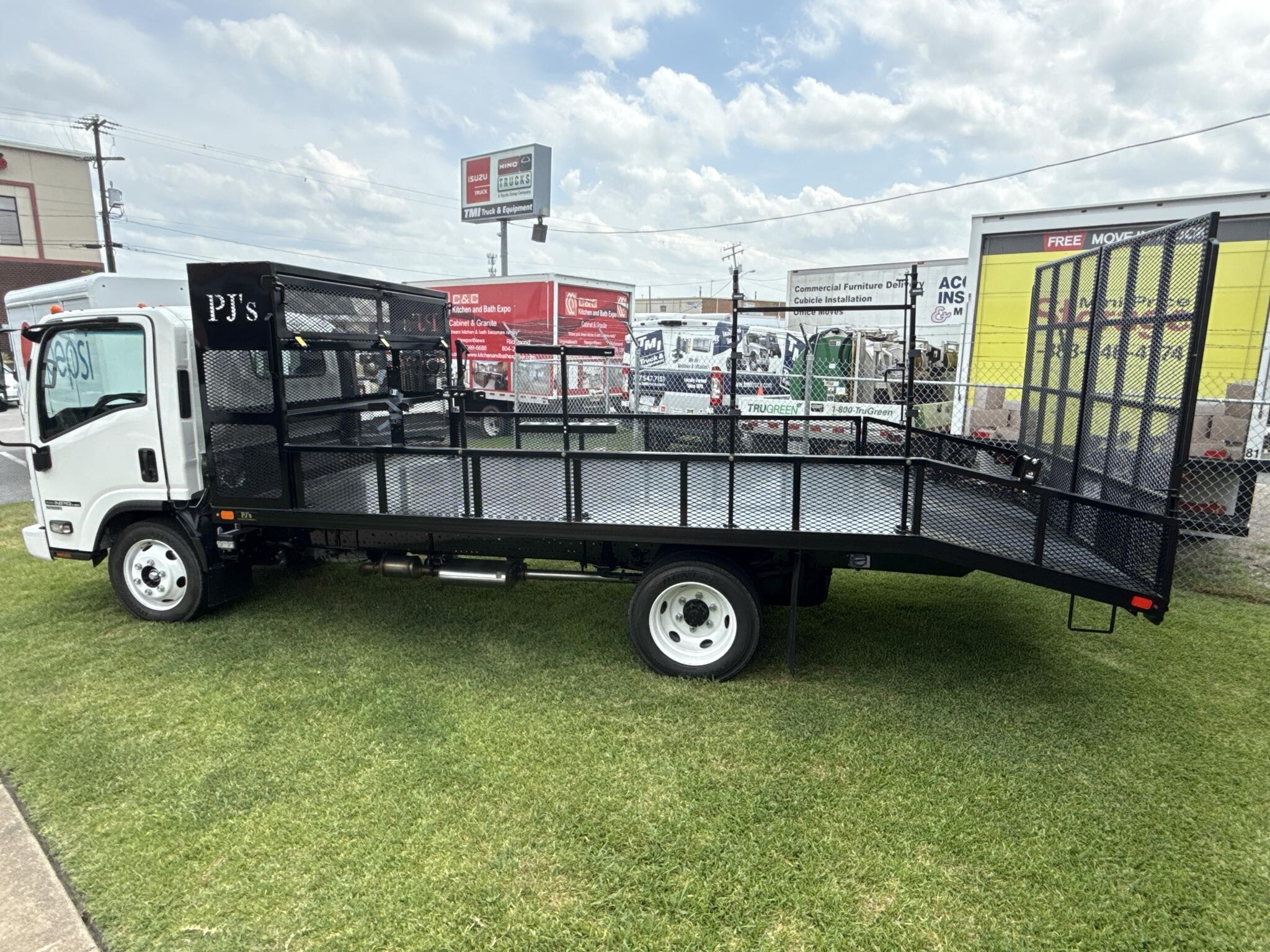 2026 Isuzu NPR HD