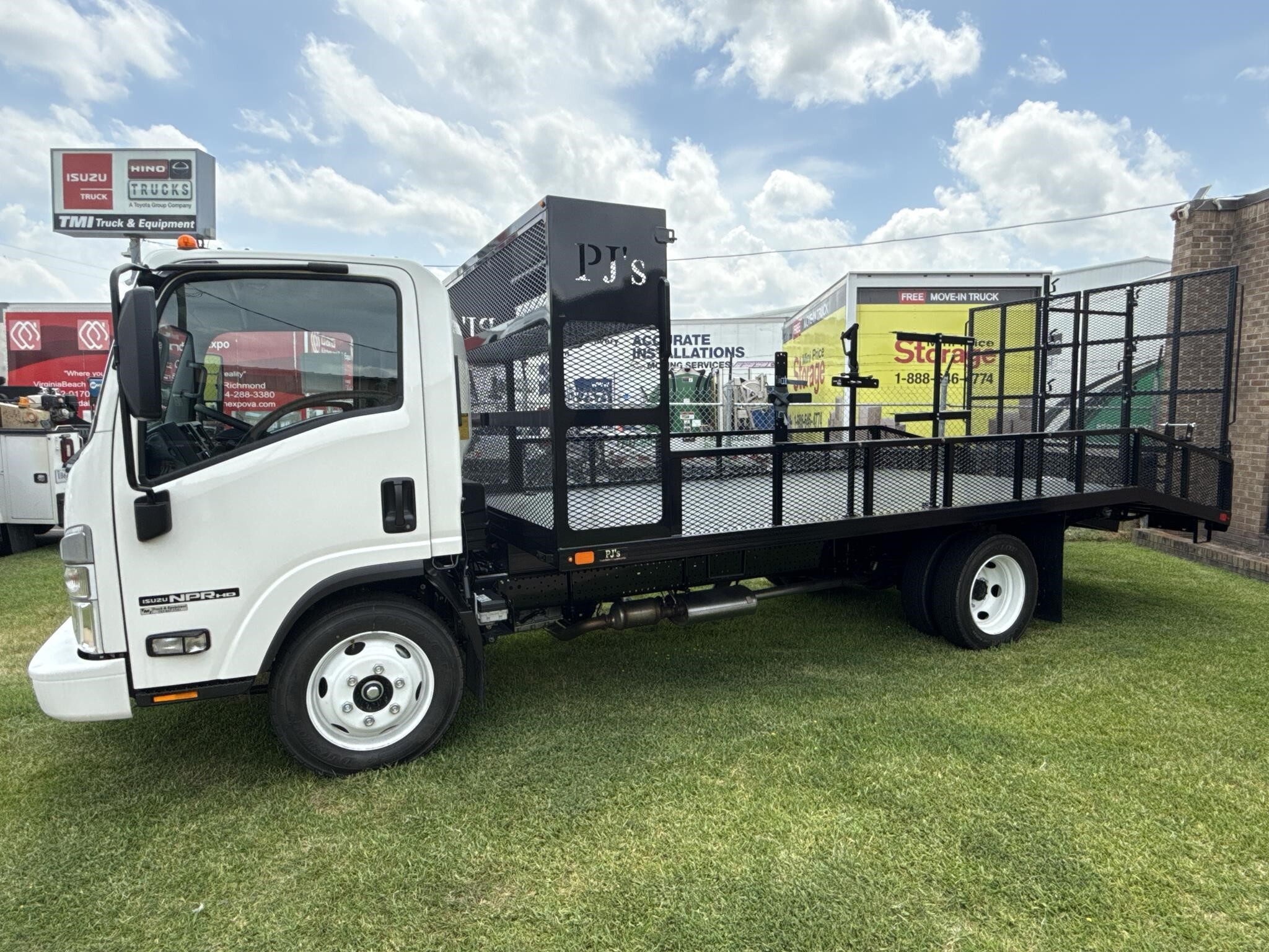 2026 Isuzu NPR HD